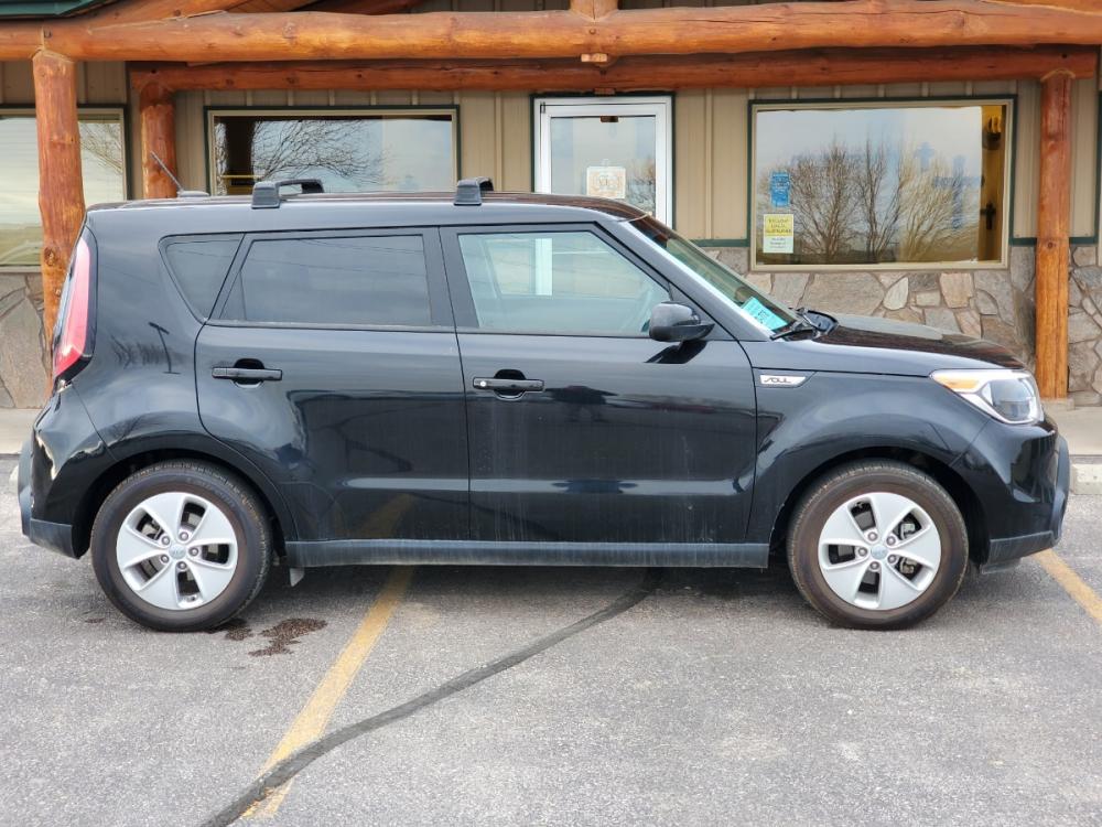 2016 Black Kia Soul (KNDJN2A23G7) with an 1.6L 4Cyl engine, 6-Speed Manual transmission, located at 1600 E Hwy 44, Rapid City, SD, 57703, (605) 716-7878, 44.070232, -103.171410 - Photo #4