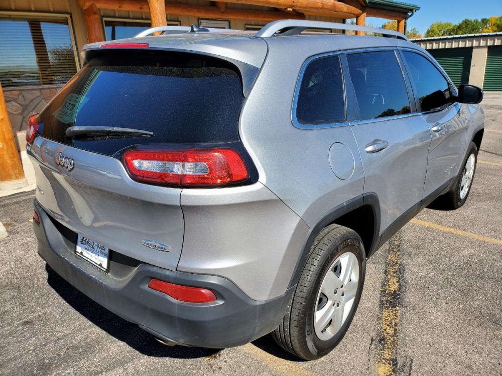 2014 Silver Jeep Cherokee Latitude (1C4PJMCSXEW) with an 3.2L V6 24 Valve VVT engine, 9-Speed Automatic transmission, located at 1600 E Hwy 44, Rapid City, SD, 57703, (605) 716-7878, 44.070232, -103.171410 - Photo #7