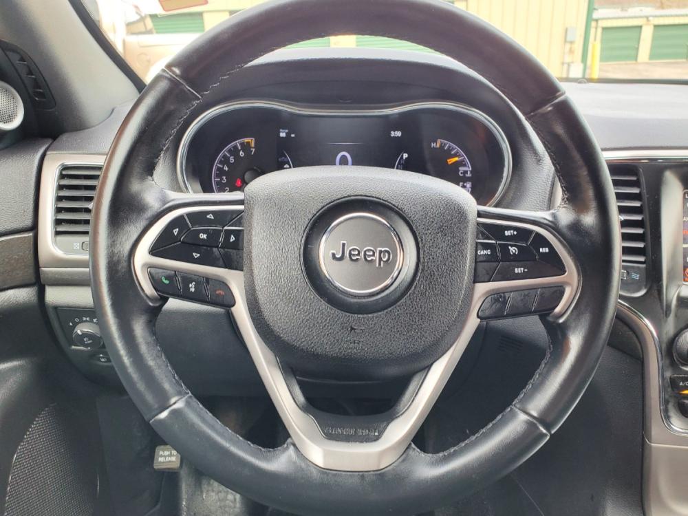 2018 Gray /Black Jeep Grand Cherokee Laredo (1C4RJFAG7JC) with an 3.6L V-6 VVT engine, 8-Speed Automatic transmission, located at 1600 E Hwy 44, Rapid City, SD, 57703, (605) 716-7878, 44.070232, -103.171410 - Photo #16