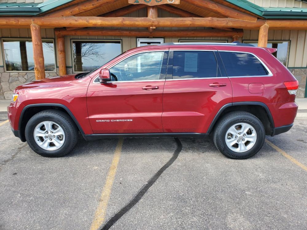 2015 Red /Black Jeep Grand Cherokee Laredo (1C4RJFAG7FC) with an 3.6L V6 24Valve Variable Valve Timing engine, 8_Speed Automatic transmission, located at 1600 E Hwy 44, Rapid City, SD, 57703, (605) 716-7878, 44.070232, -103.171410 - Photo #3