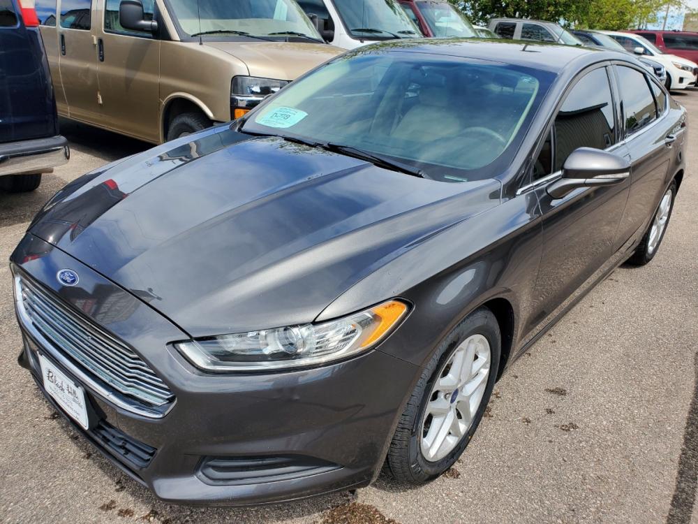 2016 Gray Ford Fusion SE (3FA6P0H73GR) with an 2.5L 4 Cyl engine, 6-Speed Automatic W/ Selectshift transmission, located at 1600 E Hwy 44, Rapid City, SD, 57703, (605) 716-7878, 44.070232, -103.171410 - Photo #2
