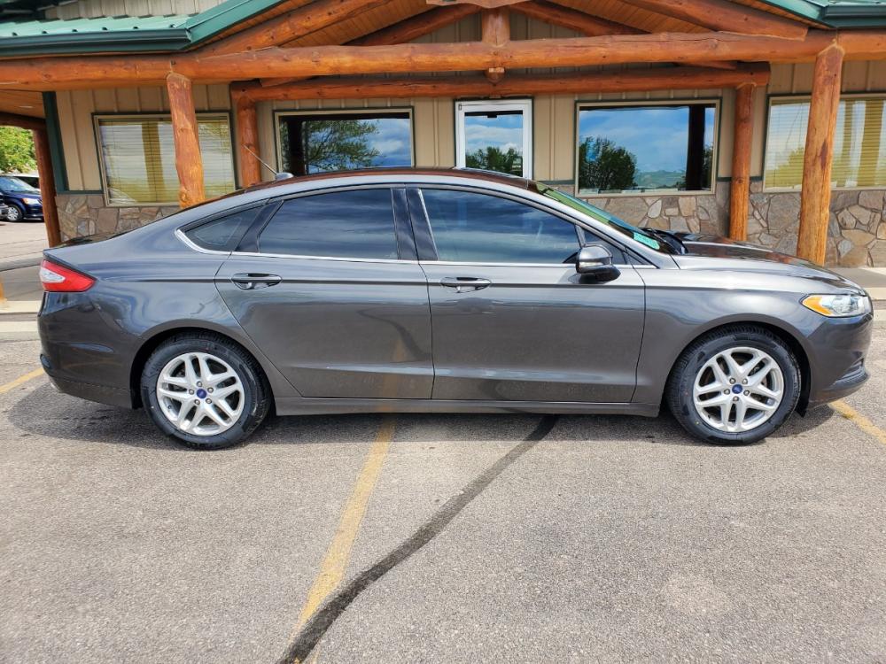 2016 Gray Ford Fusion SE (3FA6P0H73GR) with an 2.5L 4 Cyl engine, 6-Speed Automatic W/ Selectshift transmission, located at 1600 E Hwy 44, Rapid City, SD, 57703, (605) 716-7878, 44.070232, -103.171410 - Photo #4