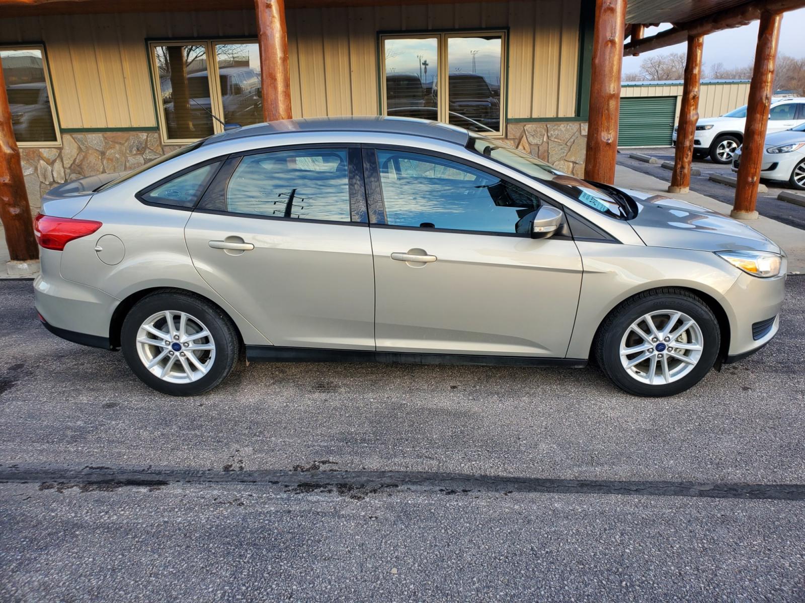 2016 Tan /Black Ford Focus SE (1FADP3F23GL) with an 2.0L 4Cyl GDI TI-VCT engine, 6-Speed Powershift Automatic transmission, located at 1600 E Hwy 44, Rapid City, SD, 57703, (605) 716-7878, 44.070232, -103.171410 - Photo #4