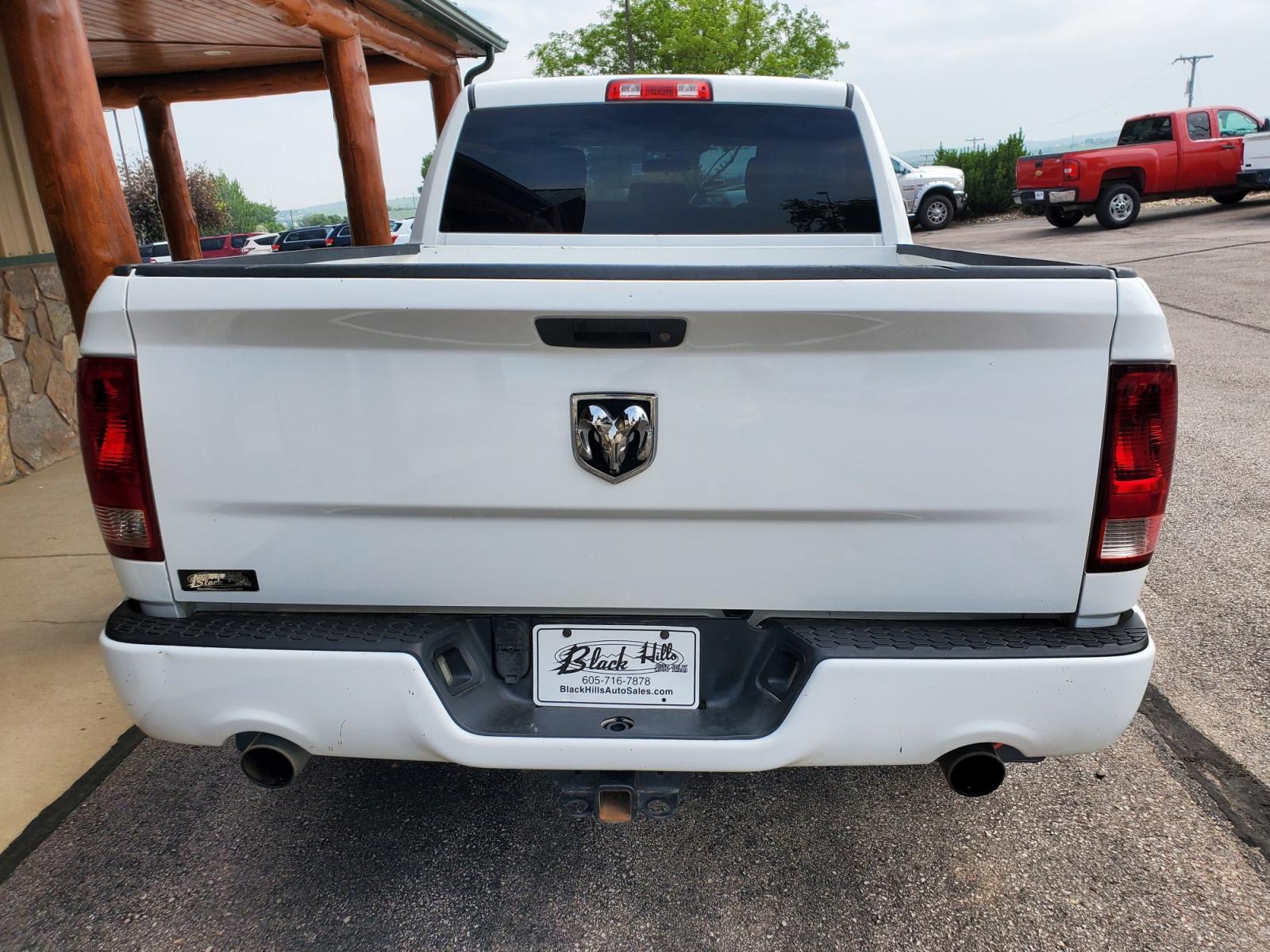 2012 White Ram 1500 Express (1C6RD6FT3CS) with an 5.7L V8 HEMI Multi-Displacement VVT engine, 6-Speed Automatic transmission, located at 1600 E Hwy 44, Rapid City, SD, 57703, (605) 716-7878, 44.070232, -103.171410 - Photo #6