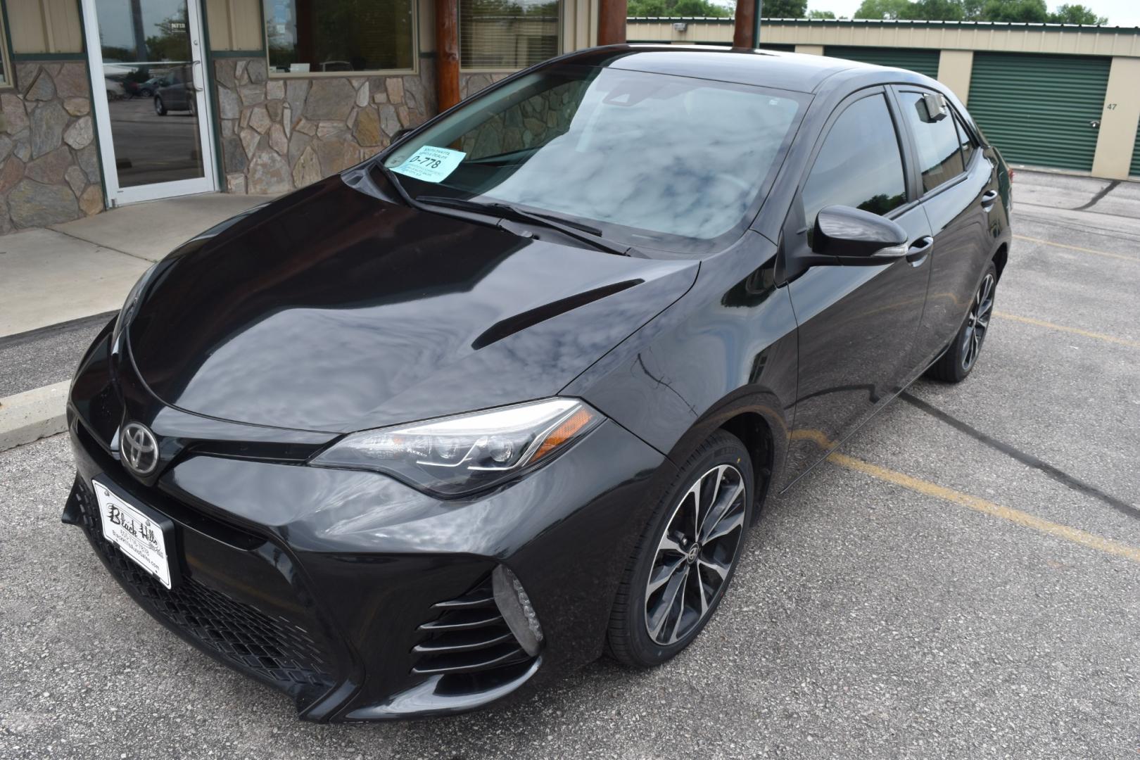 2017 Black Toyota Corolla SE (2T1BURHE5HC) with an 1.8L 4 Cyl engine, AV-S7 Automatic transmission, located at 1600 E Hwy 44, Rapid City, SD, 57703, (605) 716-7878, 44.070232, -103.171410 - Photo#2