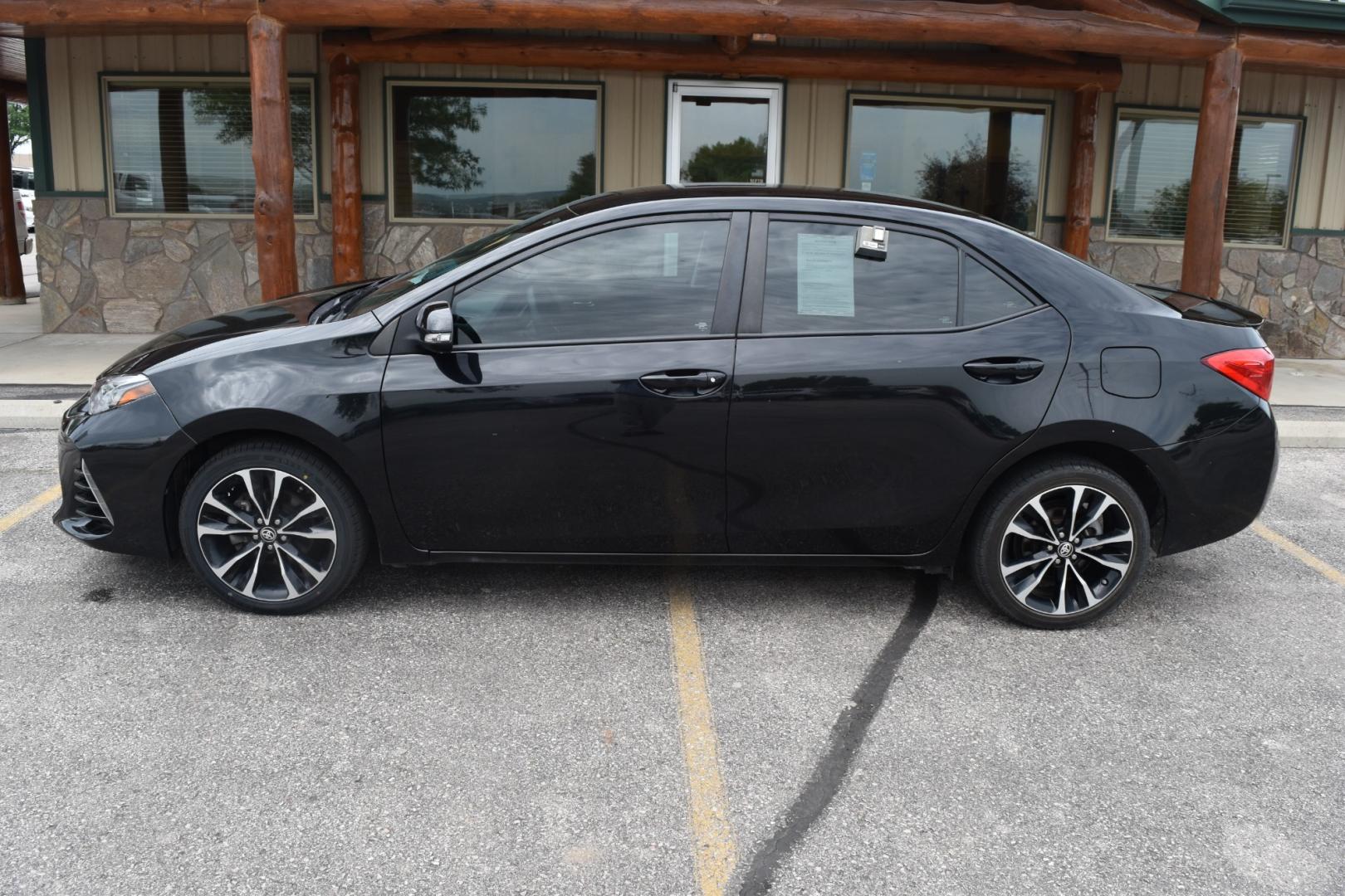 2017 Black Toyota Corolla SE (2T1BURHE5HC) with an 1.8L 4 Cyl engine, AV-S7 Automatic transmission, located at 1600 E Hwy 44, Rapid City, SD, 57703, (605) 716-7878, 44.070232, -103.171410 - Photo#3