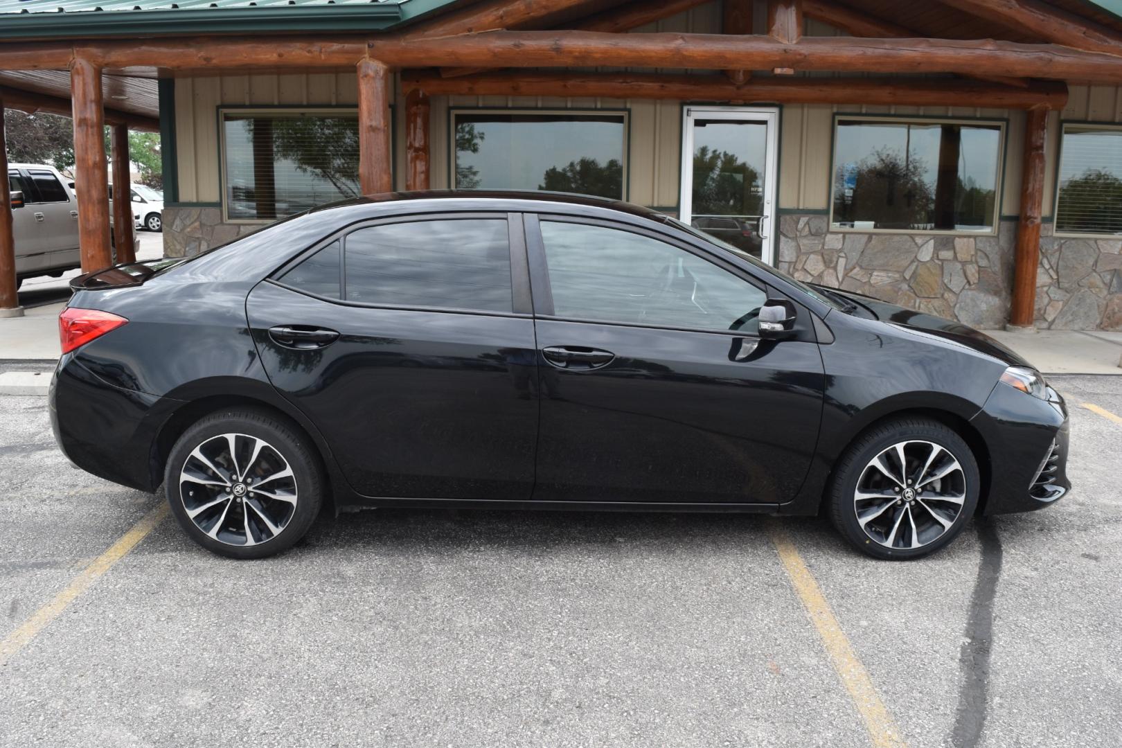 2017 Black Toyota Corolla SE (2T1BURHE5HC) with an 1.8L 4 Cyl engine, AV-S7 Automatic transmission, located at 1600 E Hwy 44, Rapid City, SD, 57703, (605) 716-7878, 44.070232, -103.171410 - Photo#4