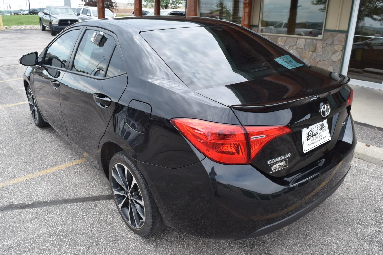 2017 Black Toyota Corolla SE (2T1BURHE5HC) with an 1.8L 4 Cyl engine, AV-S7 Automatic transmission, located at 1600 E Hwy 44, Rapid City, SD, 57703, (605) 716-7878, 44.070232, -103.171410 - Photo#5