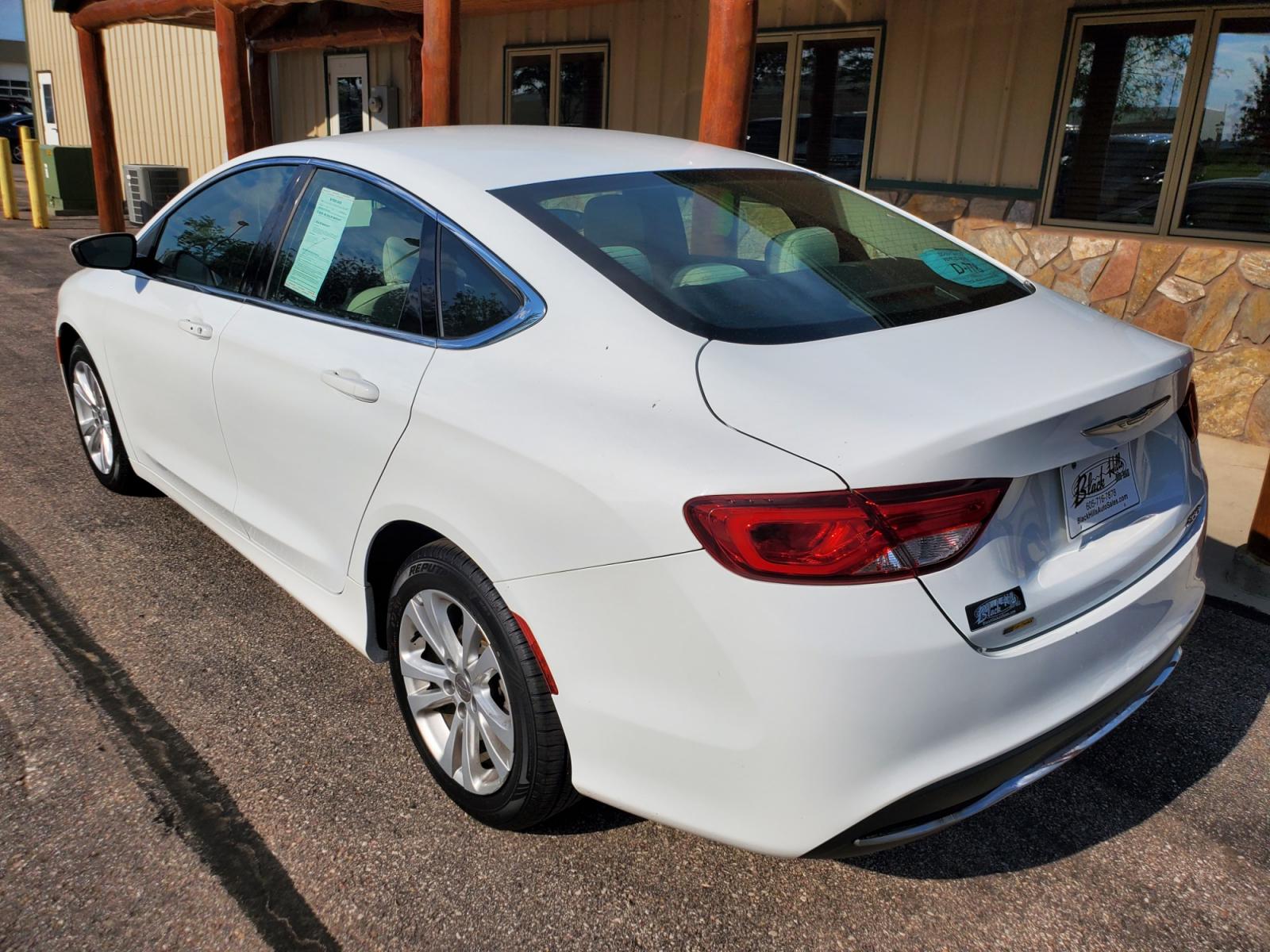 2016 White /Beige Chrysler 200 Limited (1C3CCCAB0GN) with an 2.4L 4 Cyl Multiair engine, 9-Speed Automatic transmission, located at 1600 E Hwy 44, Rapid City, SD, 57703, (605) 716-7878, 44.070232, -103.171410 - Photo #4