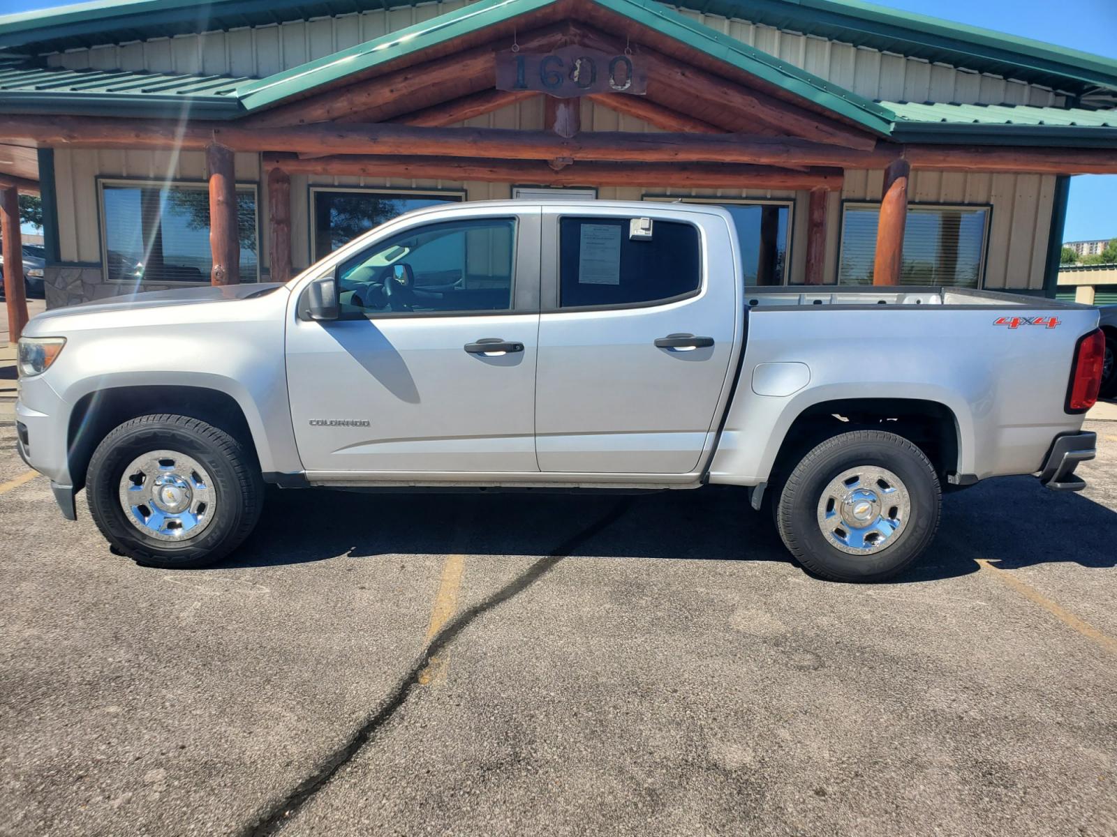 2015 Gray Chevrolet Colorado (1GCGTAE37F1) with an 3.6L V-6 SIDI DOHC VVT engine, 6-Speed Automatic transmission, located at 1600 E Hwy 44, Rapid City, SD, 57703, (605) 716-7878, 44.070232, -103.171410 - Photo #3