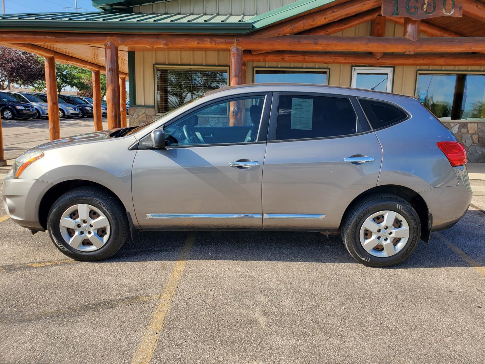 2014 Gray /Gray Nissan Rogue Select S (JN8AS5MV0EW) with an 2.5L 4 Cyl engine, 1-Speed CVT w/ OD transmission, located at 1600 E Hwy 44, Rapid City, SD, 57703, (605) 716-7878, 44.070232, -103.171410 - Photo #3
