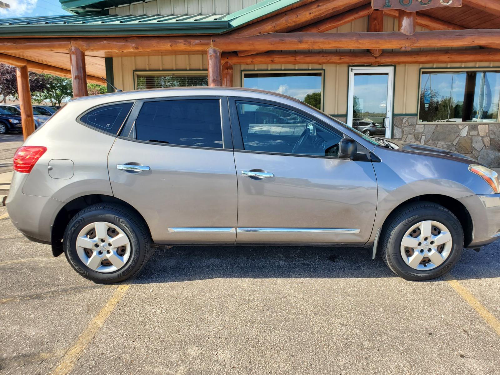 2014 Gray /Gray Nissan Rogue Select S (JN8AS5MV0EW) with an 2.5L 4 Cyl engine, 1-Speed CVT w/ OD transmission, located at 1600 E Hwy 44, Rapid City, SD, 57703, (605) 716-7878, 44.070232, -103.171410 - Photo #4