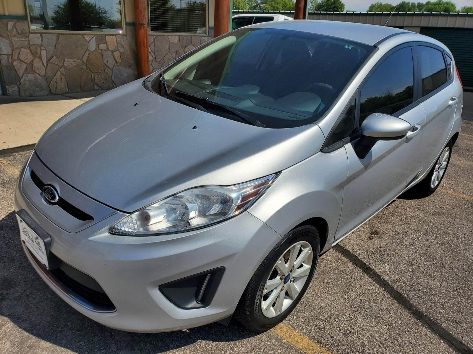 2012 Silver /Black Ford Fiesta SE (3FADP4EJ5CM) with an 1.6l 4Cyl TI-VCT engine, 6-Speed Poweshift transmission, located at 1600 E Hwy 44, Rapid City, SD, 57703, (605) 716-7878, 44.070232, -103.171410 - Photo #2