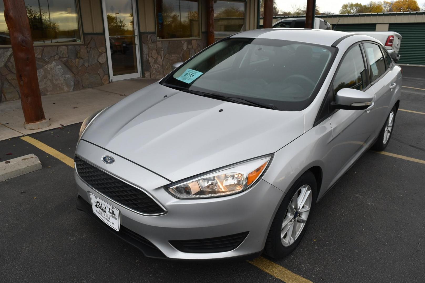 2016 Silver Ford Focus SE (1FADP3F21GL) with an 2.0L I-4 GDI TI-VCT engine, 6-Speed Powershift Automatic transmission, located at 1600 E Hwy 44, Rapid City, SD, 57703, (605) 716-7878, 44.070232, -103.171410 - Photo#2