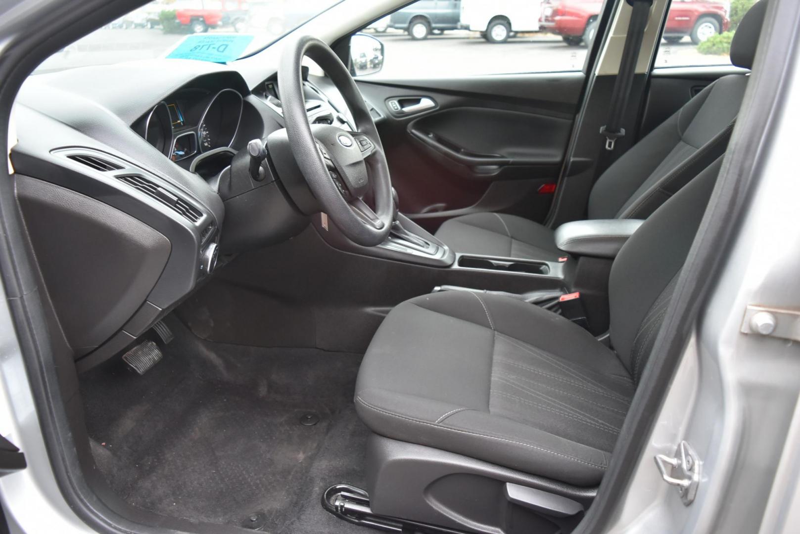 2016 Silver Ford Focus SE (1FADP3F21GL) with an 2.0L I-4 GDI TI-VCT engine, 6-Speed Powershift Automatic transmission, located at 1600 E Hwy 44, Rapid City, SD, 57703, (605) 716-7878, 44.070232, -103.171410 - Photo#8