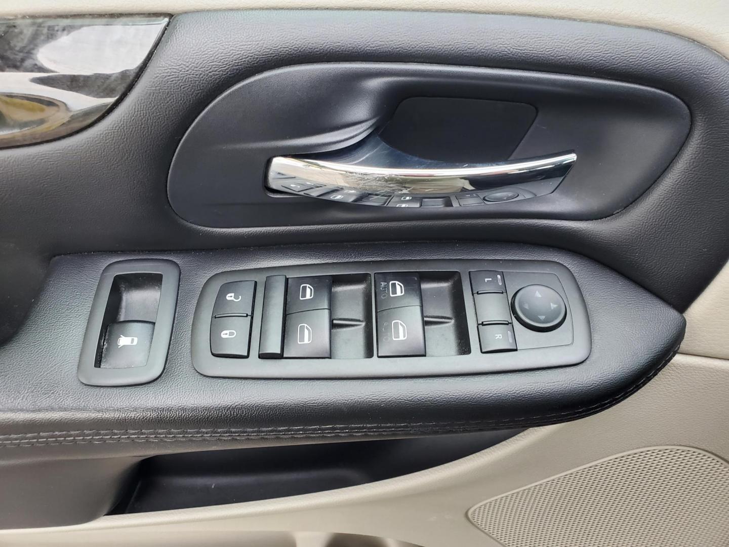 2014 Red /Black Dodge Grand Caravan SE (2C4RDGBG5ER) with an 3.6L V6 24V VVT engine, 6-Speed Automatic transmission, located at 1600 E Hwy 44, Rapid City, SD, 57703, (605) 716-7878, 44.070232, -103.171410 - Photo#17