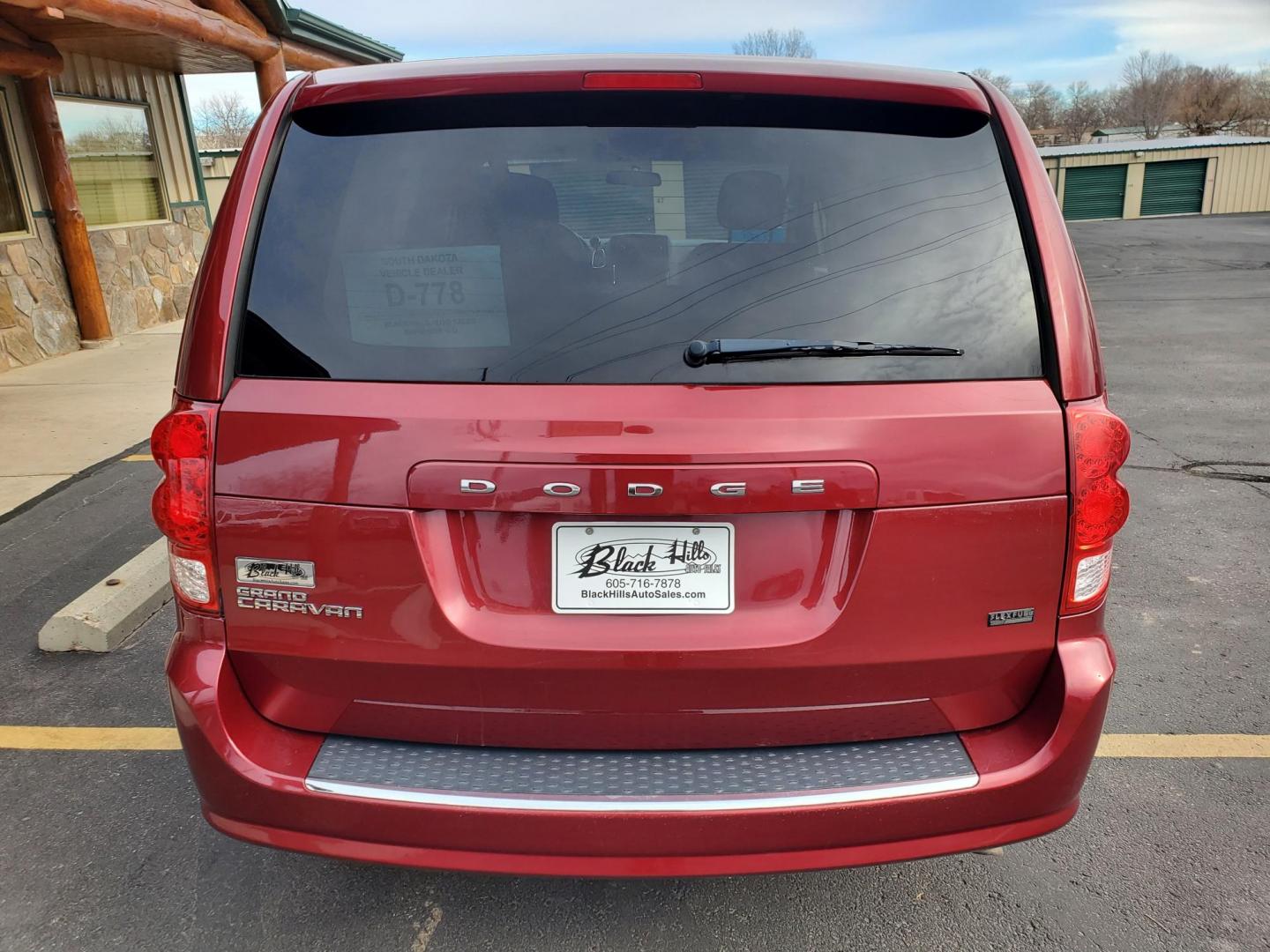 2014 Red /Black Dodge Grand Caravan SE (2C4RDGBG5ER) with an 3.6L V6 24V VVT engine, 6-Speed Automatic transmission, located at 1600 E Hwy 44, Rapid City, SD, 57703, (605) 716-7878, 44.070232, -103.171410 - Photo#5