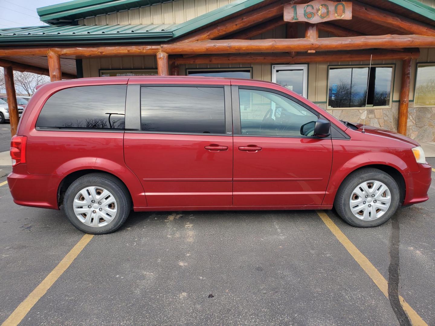 2014 Red /Black Dodge Grand Caravan SE (2C4RDGBG5ER) with an 3.6L V6 24V VVT engine, 6-Speed Automatic transmission, located at 1600 E Hwy 44, Rapid City, SD, 57703, (605) 716-7878, 44.070232, -103.171410 - Photo#6
