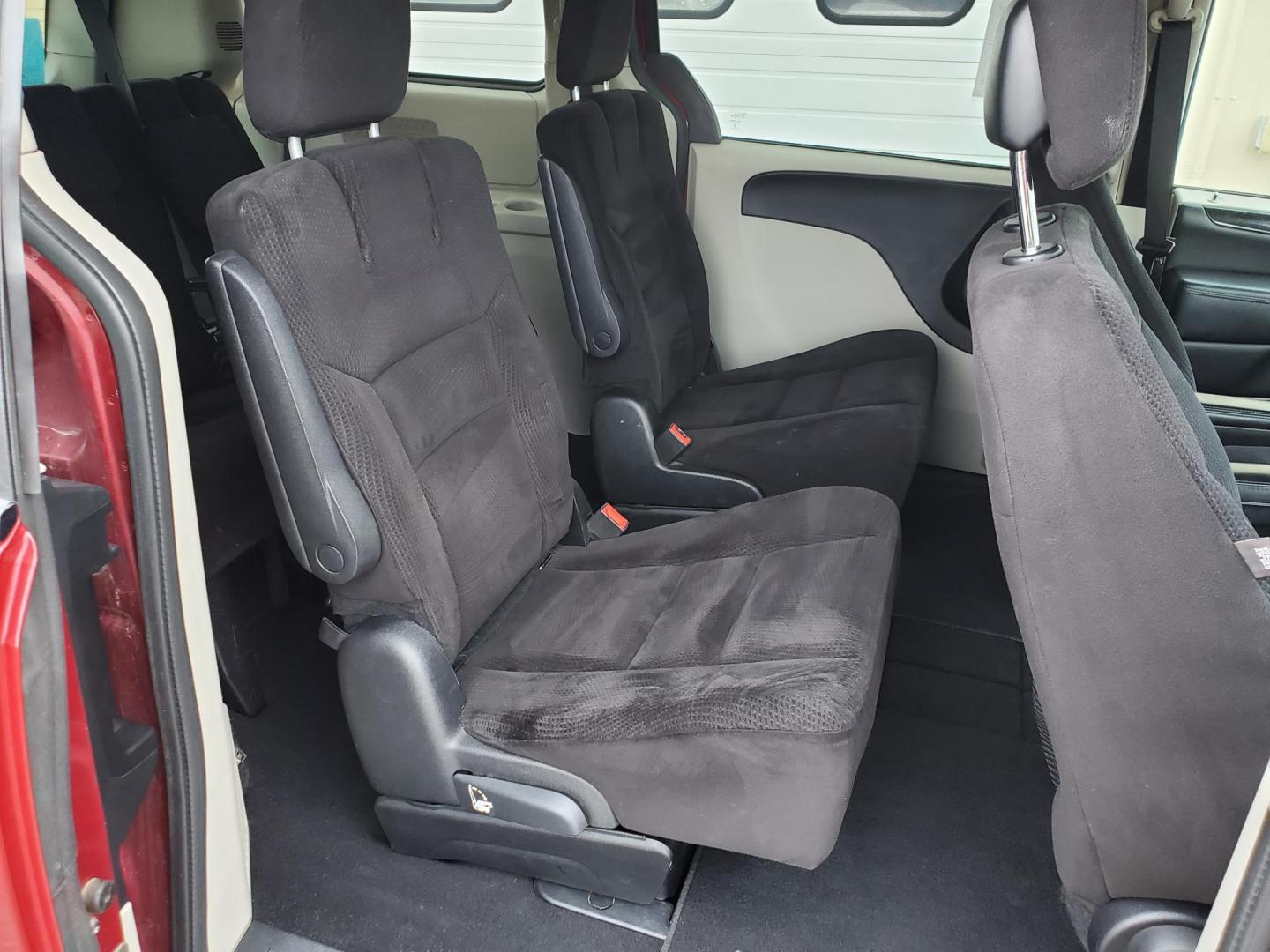 2014 Red /Black Dodge Grand Caravan SE (2C4RDGBG5ER) with an 3.6L V6 24V VVT engine, 6-Speed Automatic transmission, located at 1600 E Hwy 44, Rapid City, SD, 57703, (605) 716-7878, 44.070232, -103.171410 - Photo#8