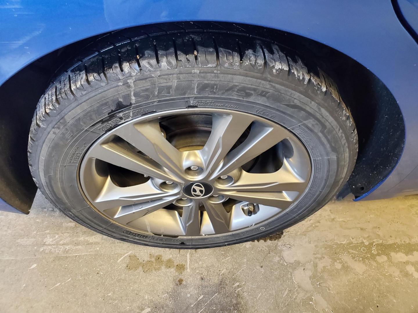 2018 Blue /Gray Hyundai Elantra SEL (5NPD84LF9JH) with an 2.0L 4 Cyl. engine, 6-Speed Automatic w/ OD transmission, located at 1600 E Hwy 44, Rapid City, SD, 57703, (605) 716-7878, 44.070232, -103.171410 - Photo#22