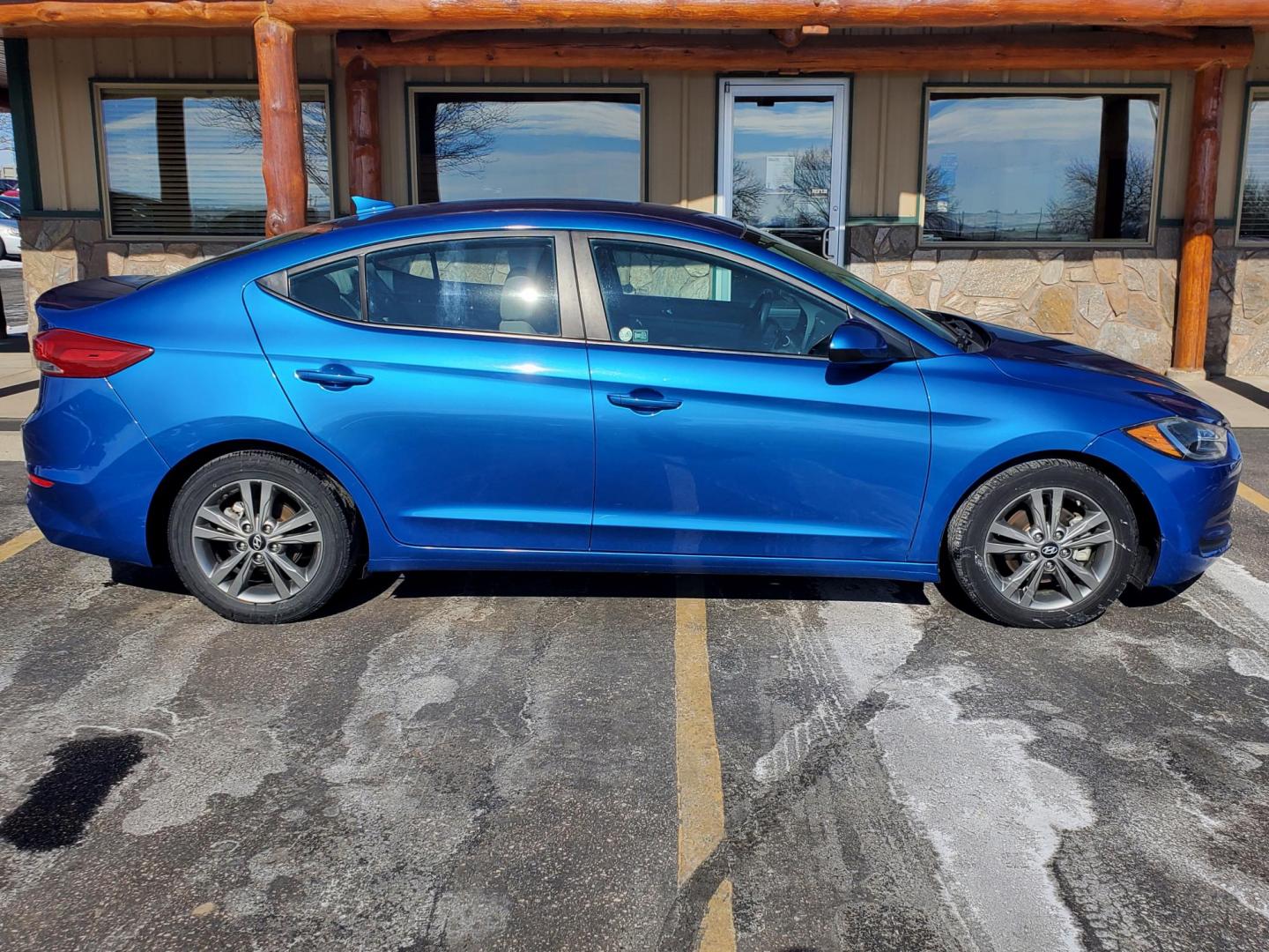 2018 Blue /Gray Hyundai Elantra SEL (5NPD84LF9JH) with an 2.0L 4 Cyl. engine, 6-Speed Automatic w/ OD transmission, located at 1600 E Hwy 44, Rapid City, SD, 57703, (605) 716-7878, 44.070232, -103.171410 - Photo#4