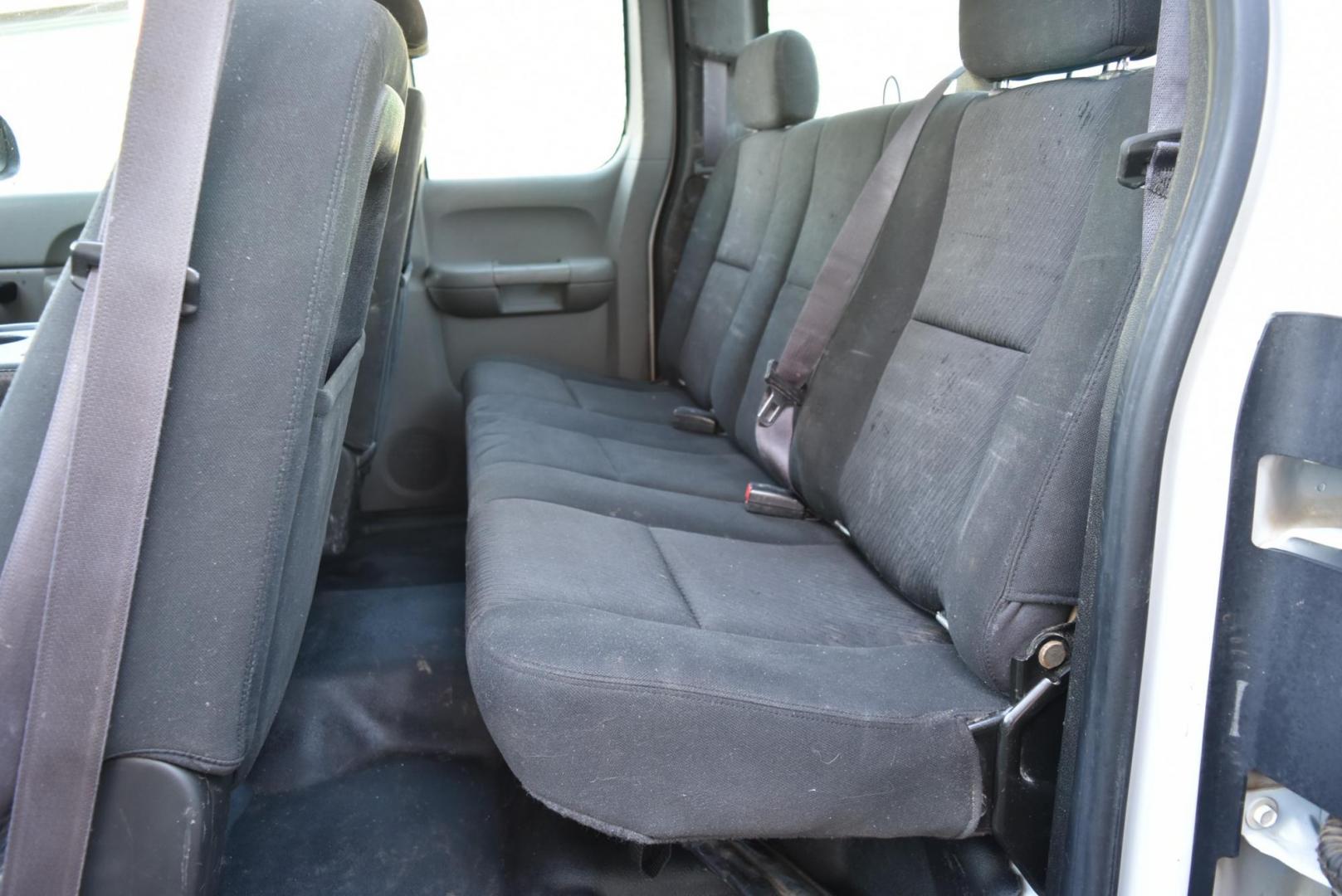 2011 White /Black Chevrolet Silverado 2500 HD Work Truck (1GC2KVCG1BZ) with an VORTEC 6.0L VARIABLE VALVE TIMING V8 SFI engine, 6-Speed Automatic, Heavy-Duty, Electronically Controlled transmission, located at 1600 E Hwy 44, Rapid City, SD, 57703, (605) 716-7878, 44.070232, -103.171410 - Photo#11