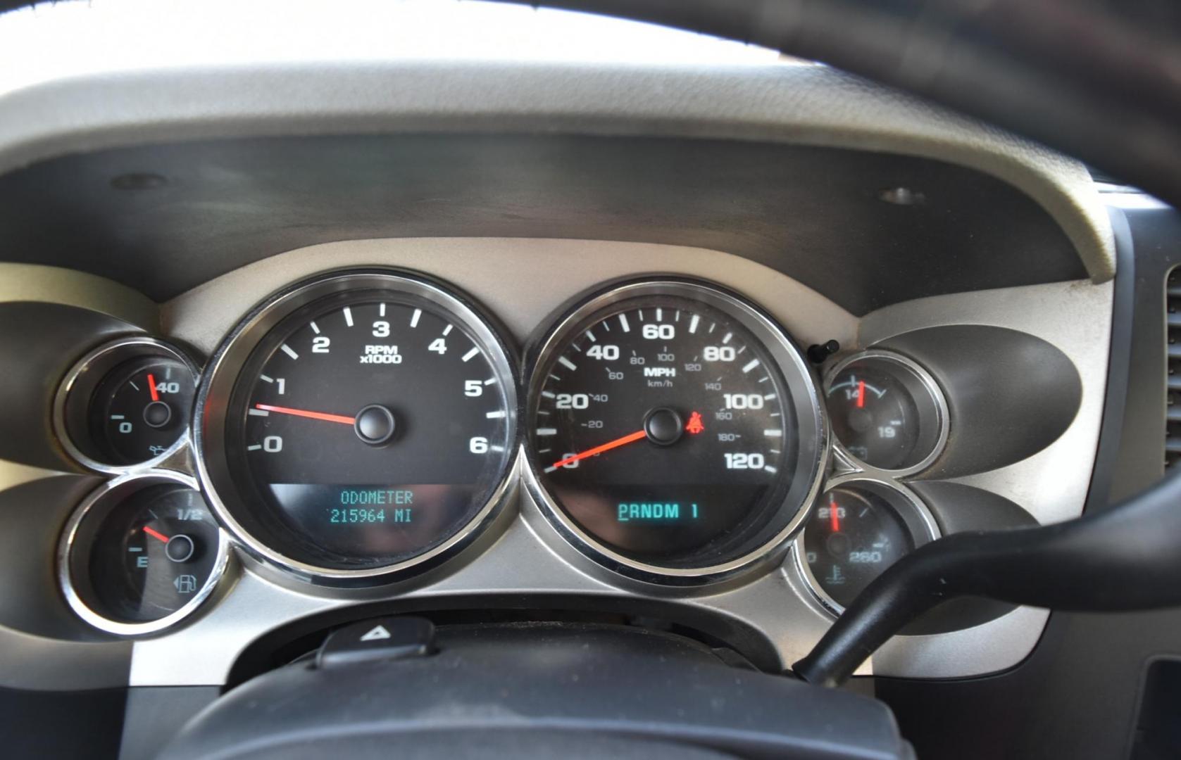 2011 White /Black Chevrolet Silverado 2500 HD Work Truck (1GC2KVCG1BZ) with an VORTEC 6.0L VARIABLE VALVE TIMING V8 SFI engine, 6-Speed Automatic, Heavy-Duty, Electronically Controlled transmission, located at 1600 E Hwy 44, Rapid City, SD, 57703, (605) 716-7878, 44.070232, -103.171410 - Photo#15