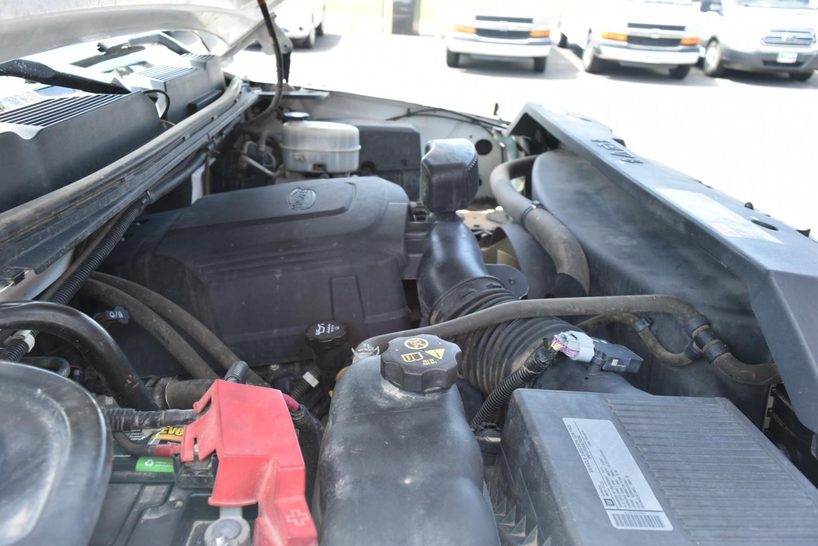 2011 White /Black Chevrolet Silverado 2500 HD Work Truck (1GC2KVCG1BZ) with an VORTEC 6.0L VARIABLE VALVE TIMING V8 SFI engine, 6-Speed Automatic, Heavy-Duty, Electronically Controlled transmission, located at 1600 E Hwy 44, Rapid City, SD, 57703, (605) 716-7878, 44.070232, -103.171410 - Photo#21