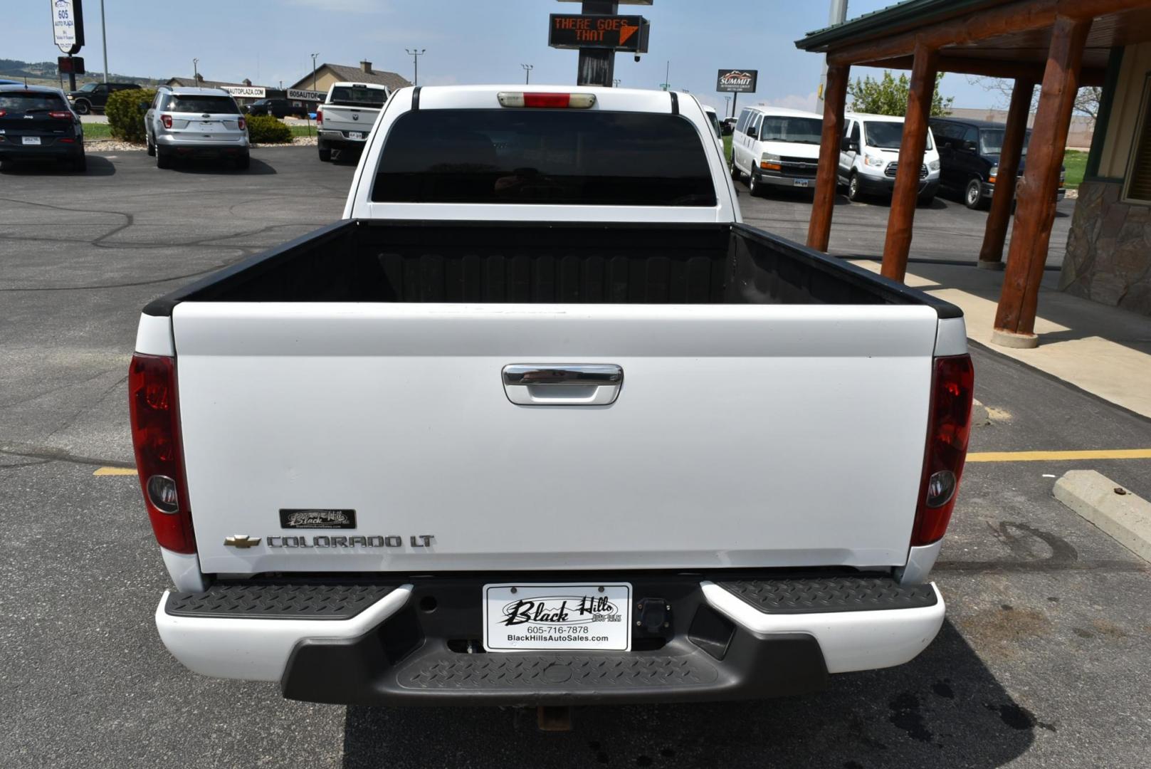 2011 White /Black Chevrolet Coloarado LT (1GCJTCFE4B8) with an 3.7L DOHC 5-CYLINDER SFI engine, 4-Speed Automatic, Electronically Controlled With Overdrive transmission, located at 1600 E Hwy 44, Rapid City, SD, 57703, (605) 716-7878, 44.070232, -103.171410 - Photo#1
