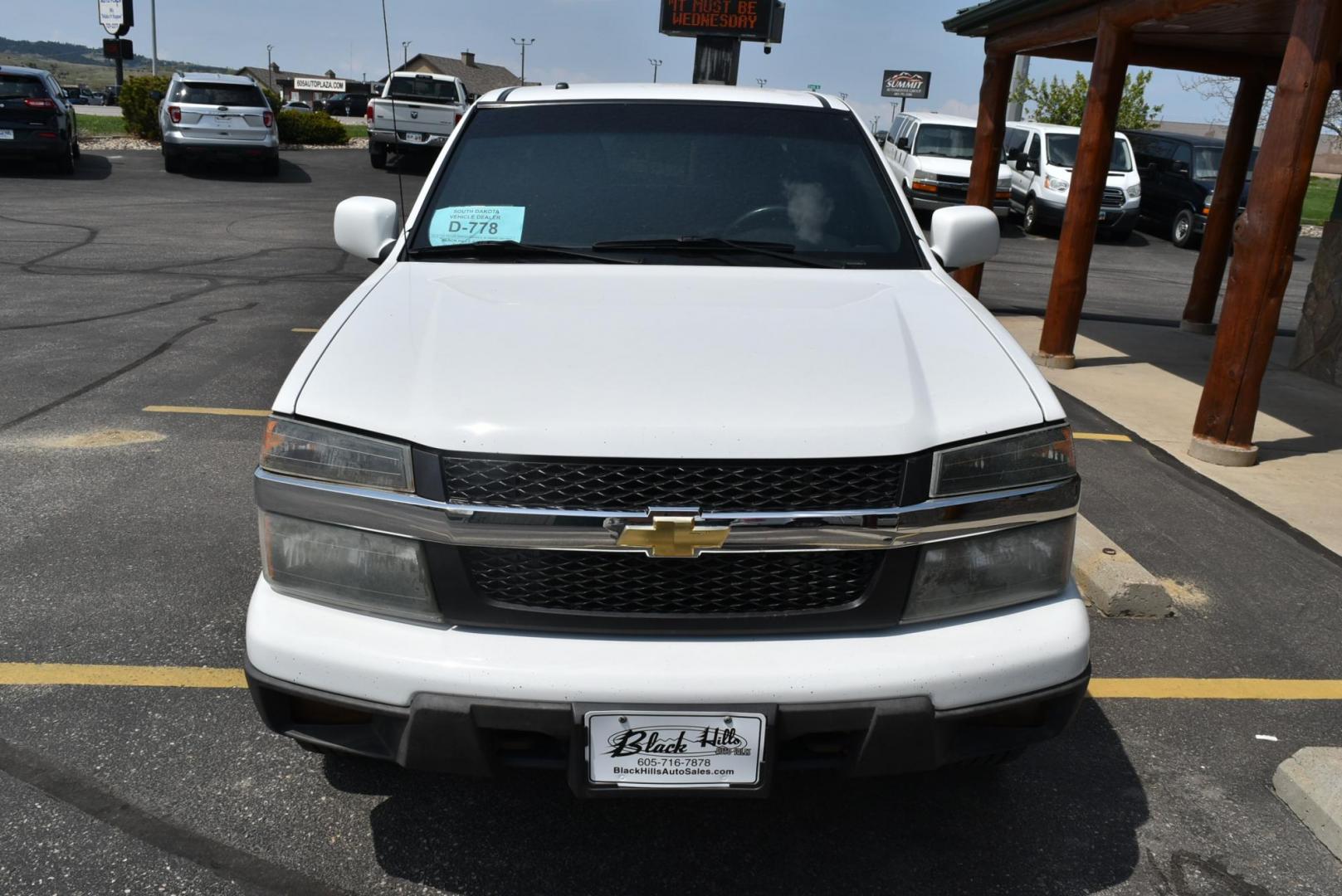 2011 White /Black Chevrolet Coloarado LT (1GCJTCFE4B8) with an 3.7L DOHC 5-CYLINDER SFI engine, 4-Speed Automatic, Electronically Controlled With Overdrive transmission, located at 1600 E Hwy 44, Rapid City, SD, 57703, (605) 716-7878, 44.070232, -103.171410 - Photo#6