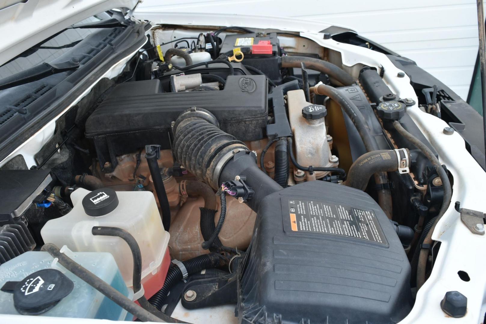 2011 White /Black Chevrolet Coloarado LT (1GCJTCFE4B8) with an 3.7L DOHC 5-CYLINDER SFI engine, 4-Speed Automatic, Electronically Controlled With Overdrive transmission, located at 1600 E Hwy 44, Rapid City, SD, 57703, (605) 716-7878, 44.070232, -103.171410 - Photo#23