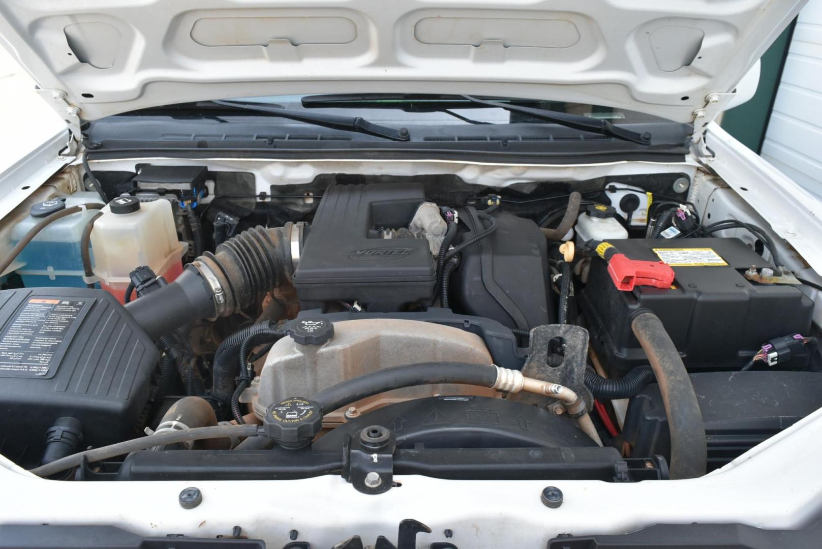 2011 White /Black Chevrolet Coloarado LT (1GCJTCFE4B8) with an 3.7L DOHC 5-CYLINDER SFI engine, 4-Speed Automatic, Electronically Controlled With Overdrive transmission, located at 1600 E Hwy 44, Rapid City, SD, 57703, (605) 716-7878, 44.070232, -103.171410 - Photo#24
