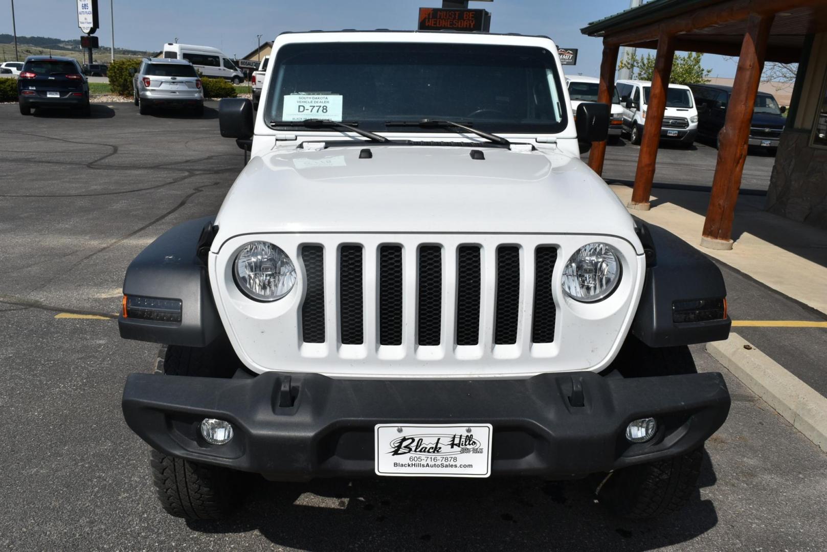 2020 White /Black Jeep Wrangler Sport (1C4HJXDN0LW) with an 2.0L I4 DOHC DI TURBO W/ESS engine, 8-Speed Automatic transmission, located at 1600 E Hwy 44, Rapid City, SD, 57703, (605) 716-7878, 44.070232, -103.171410 - Photo#1