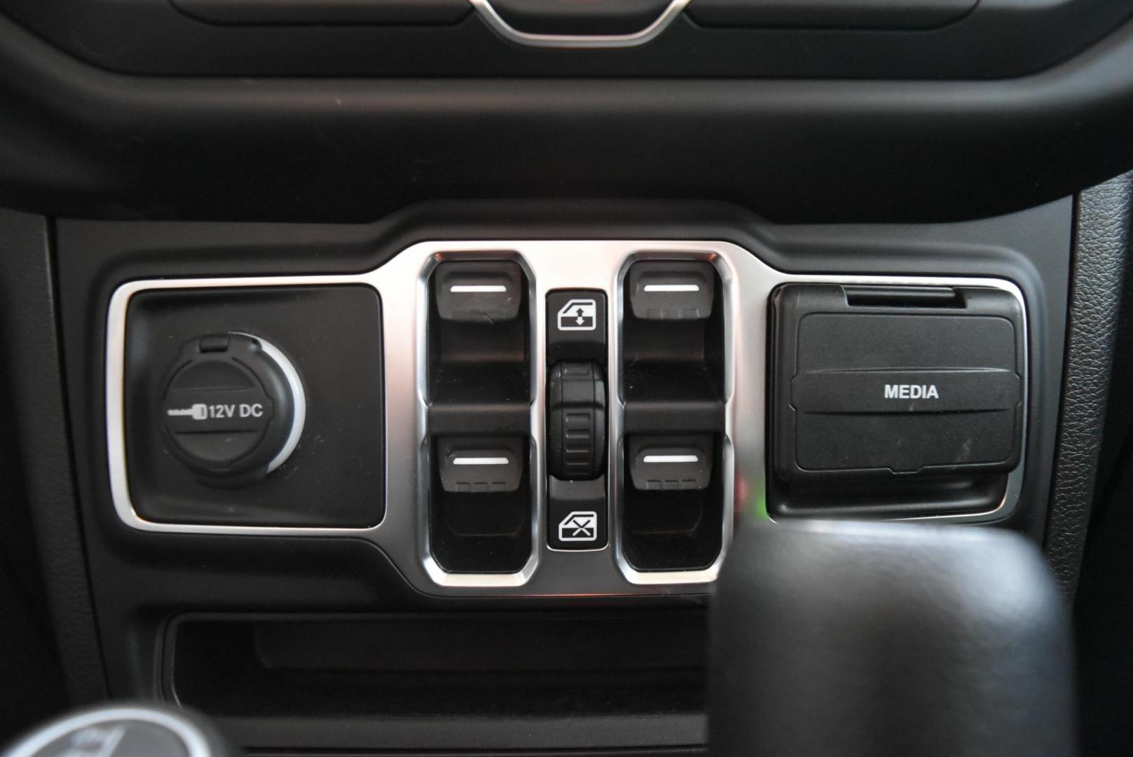 2020 White /Black Jeep Wrangler Sport (1C4HJXDN0LW) with an 2.0L I4 DOHC DI TURBO W/ESS engine, 8-Speed Automatic transmission, located at 1600 E Hwy 44, Rapid City, SD, 57703, (605) 716-7878, 44.070232, -103.171410 - Photo#20