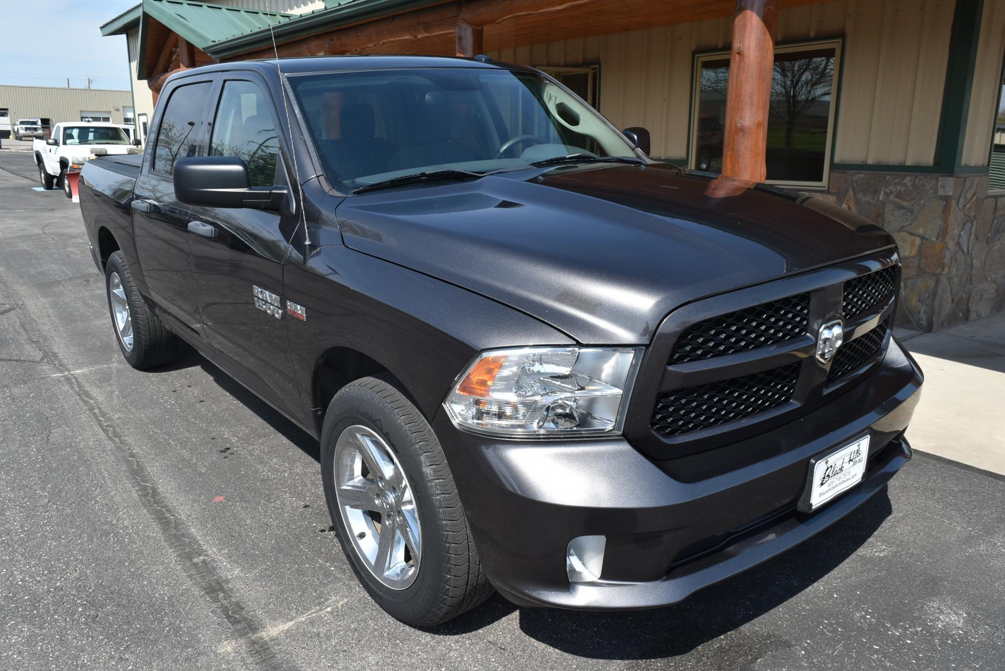 photo of 2017 Ram 1500 Express Crewcab 4X4 Pickup Truck