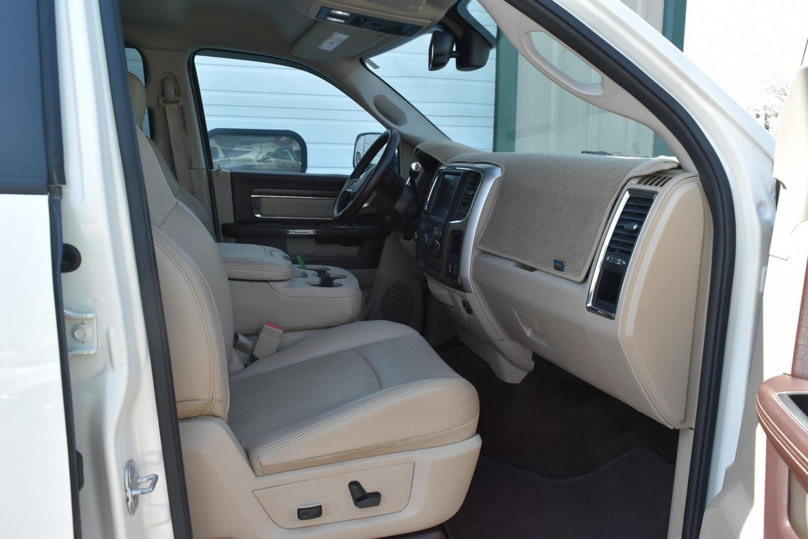 2016 White /Lt Brown Ram 2500 Laramie (3C6UR5FL2GG) with an 6.7L I6 CUMMINS TURBO DIESEL engine, 6-Speed Automatic transmission, located at 1600 E Hwy 44, Rapid City, SD, 57703, (605) 716-7878, 44.070232, -103.171410 - Photo#9