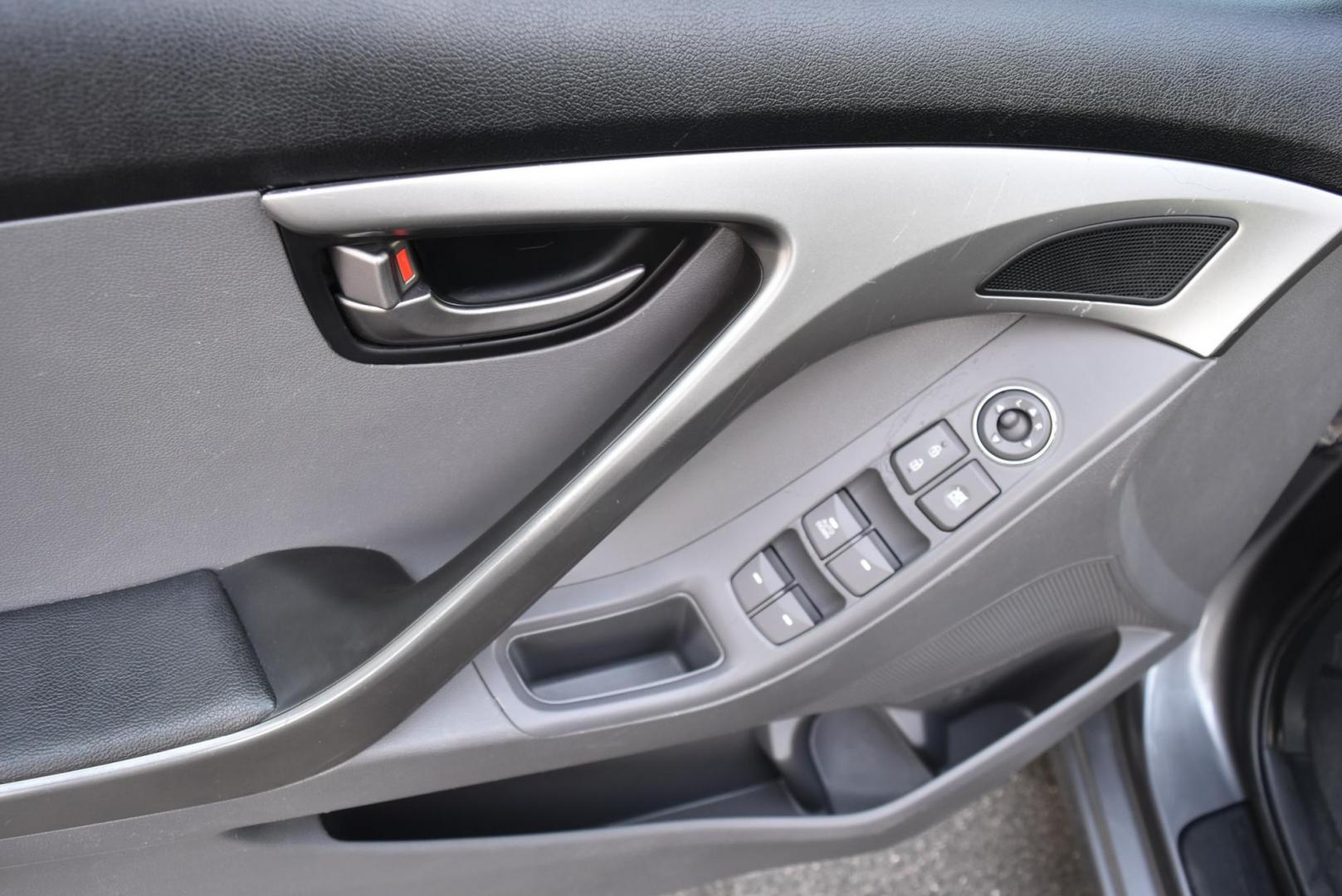 2012 Black /Beige Hyundai Elantra GLS (5NPDH4AE0CH) with an 1.8L 4 Cyl. engine, 6-Speed Automatic transmission, located at 1600 E Hwy 44, Rapid City, SD, 57703, (605) 716-7878, 44.070232, -103.171410 - Photo#13
