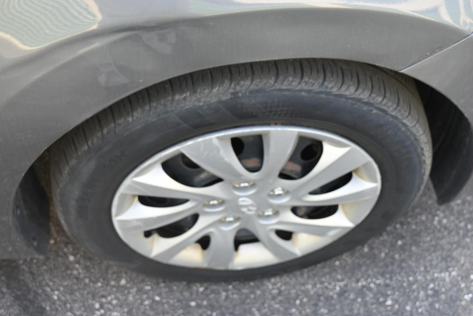 2012 Black /Beige Hyundai Elantra GLS (5NPDH4AE0CH) with an 1.8L 4 Cyl. engine, 6-Speed Automatic transmission, located at 1600 E Hwy 44, Rapid City, SD, 57703, (605) 716-7878, 44.070232, -103.171410 - Photo#19