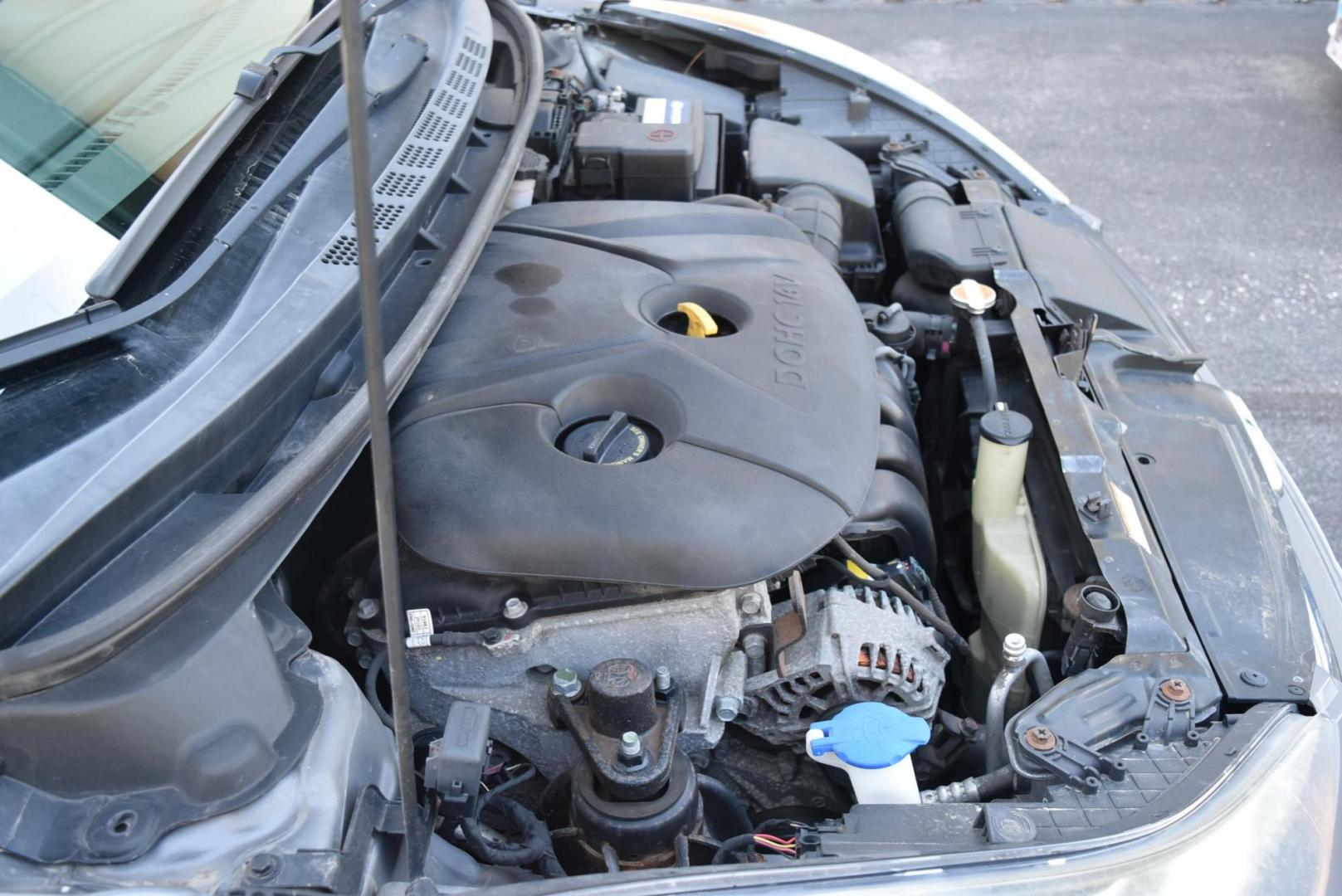 2012 Black /Beige Hyundai Elantra GLS (5NPDH4AE0CH) with an 1.8L 4 Cyl. engine, 6-Speed Automatic transmission, located at 1600 E Hwy 44, Rapid City, SD, 57703, (605) 716-7878, 44.070232, -103.171410 - Photo#20