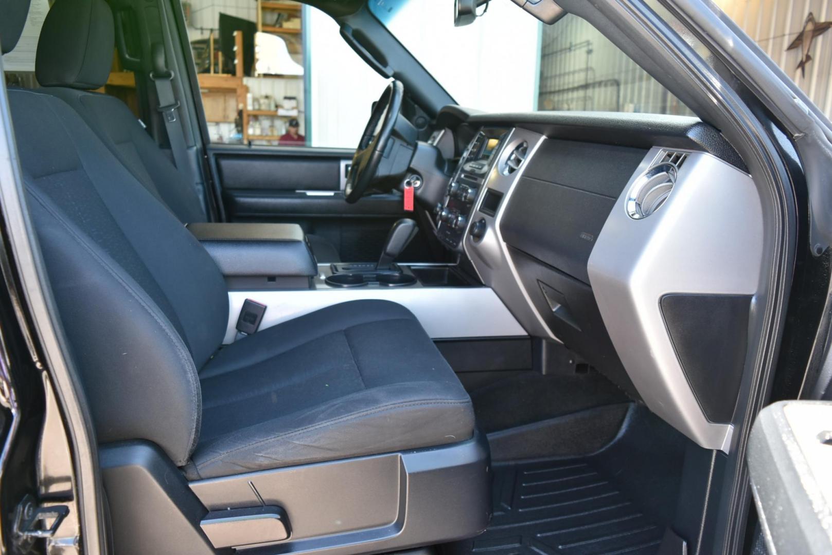 2017 Black /Black Ford Expedition XLT (1FMJU1JT6HE) with an 3.5L EcoBoost V6 engine, 6-Speed Automatic w/SelectShift transmission, located at 1600 E Hwy 44, Rapid City, SD, 57703, (605) 716-7878, 44.070232, -103.171410 - Photo#9