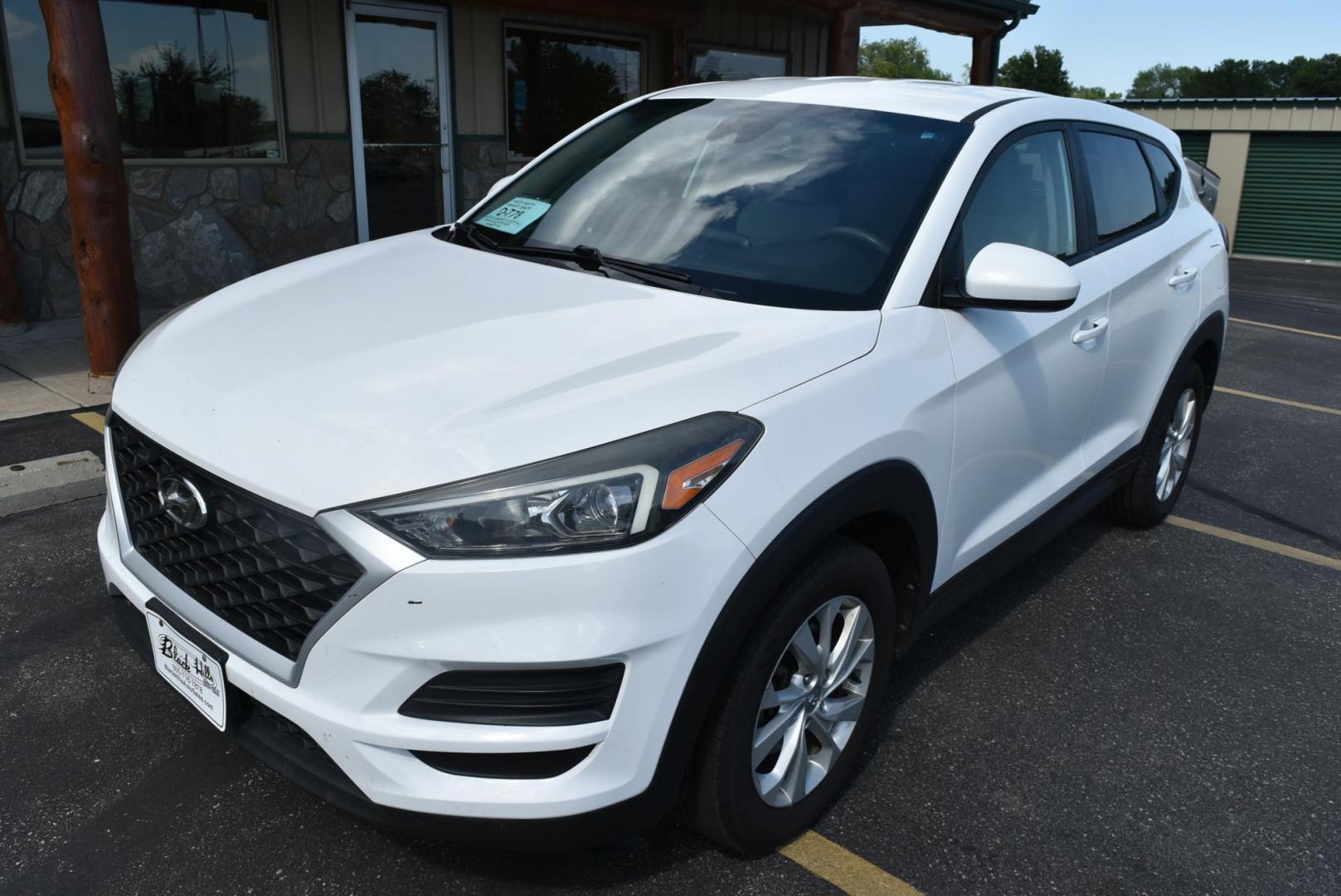 2019 White Hyundai Tucson SE (KM8J2CA4XKU) with an 2.0 L Regular Unleaded I-4 engine, 6 -Speed Automatic w/OD transmission, located at 1600 E Hwy 44, Rapid City, SD, 57703, (605) 716-7878, 44.070232, -103.171410 - Photo#0
