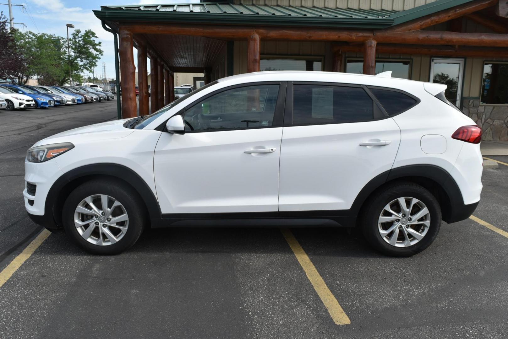 2019 White Hyundai Tucson SE (KM8J2CA4XKU) with an 2.0 L Regular Unleaded I-4 engine, 6 -Speed Automatic w/OD transmission, located at 1600 E Hwy 44, Rapid City, SD, 57703, (605) 716-7878, 44.070232, -103.171410 - Photo#4