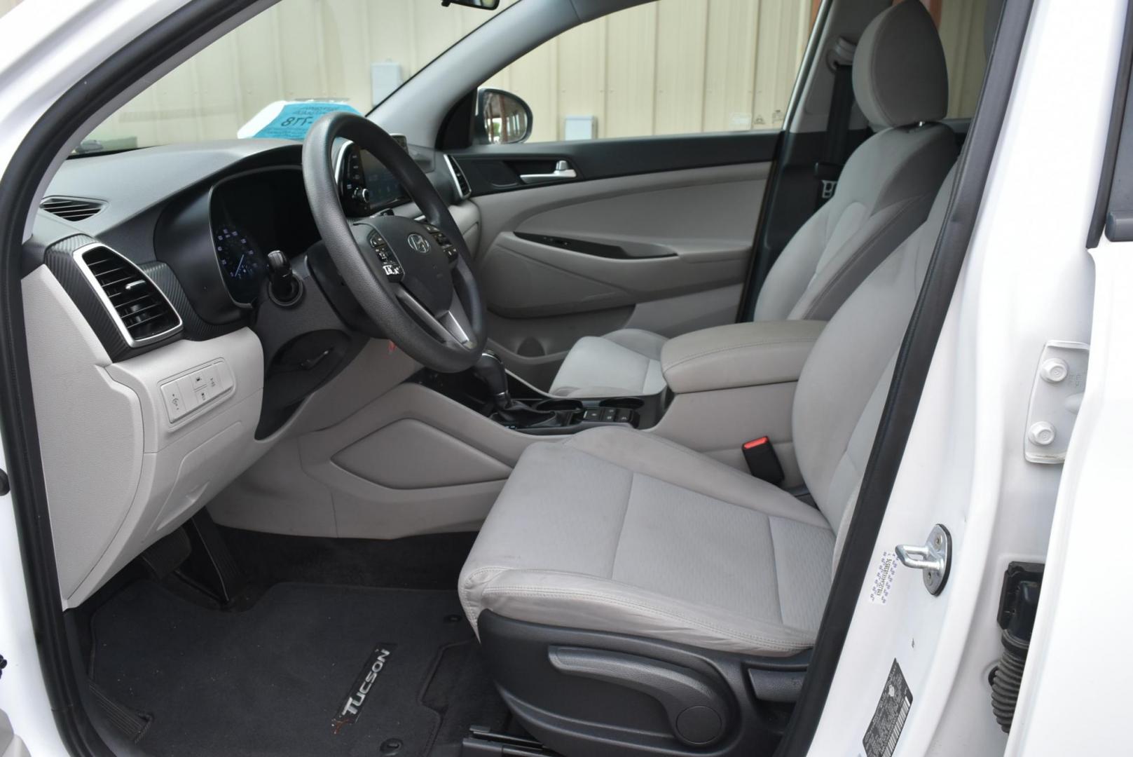 2019 White Hyundai Tucson SE (KM8J2CA4XKU) with an 2.0 L Regular Unleaded I-4 engine, 6 -Speed Automatic w/OD transmission, located at 1600 E Hwy 44, Rapid City, SD, 57703, (605) 716-7878, 44.070232, -103.171410 - Photo#9