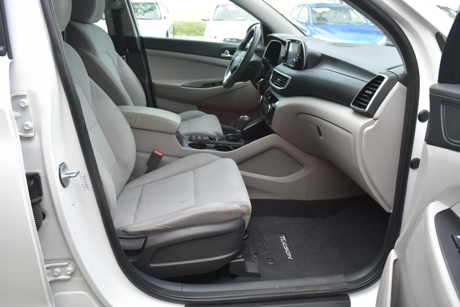 2019 White Hyundai Tucson SE (KM8J2CA4XKU) with an 2.0 L Regular Unleaded I-4 engine, 6 -Speed Automatic w/OD transmission, located at 1600 E Hwy 44, Rapid City, SD, 57703, (605) 716-7878, 44.070232, -103.171410 - Photo#12