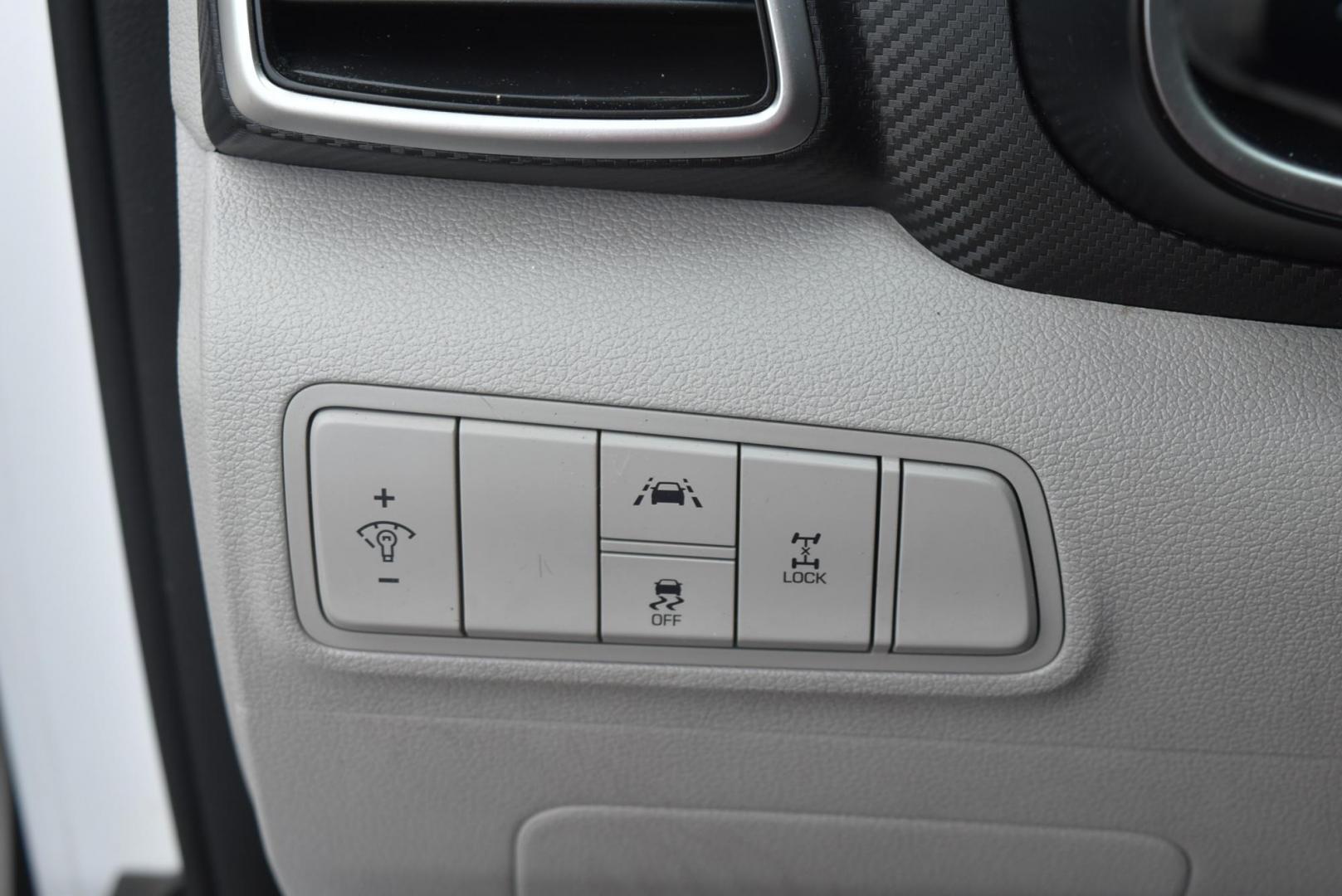 2019 White Hyundai Tucson SE (KM8J2CA4XKU) with an 2.0 L Regular Unleaded I-4 engine, 6 -Speed Automatic w/OD transmission, located at 1600 E Hwy 44, Rapid City, SD, 57703, (605) 716-7878, 44.070232, -103.171410 - Photo#16
