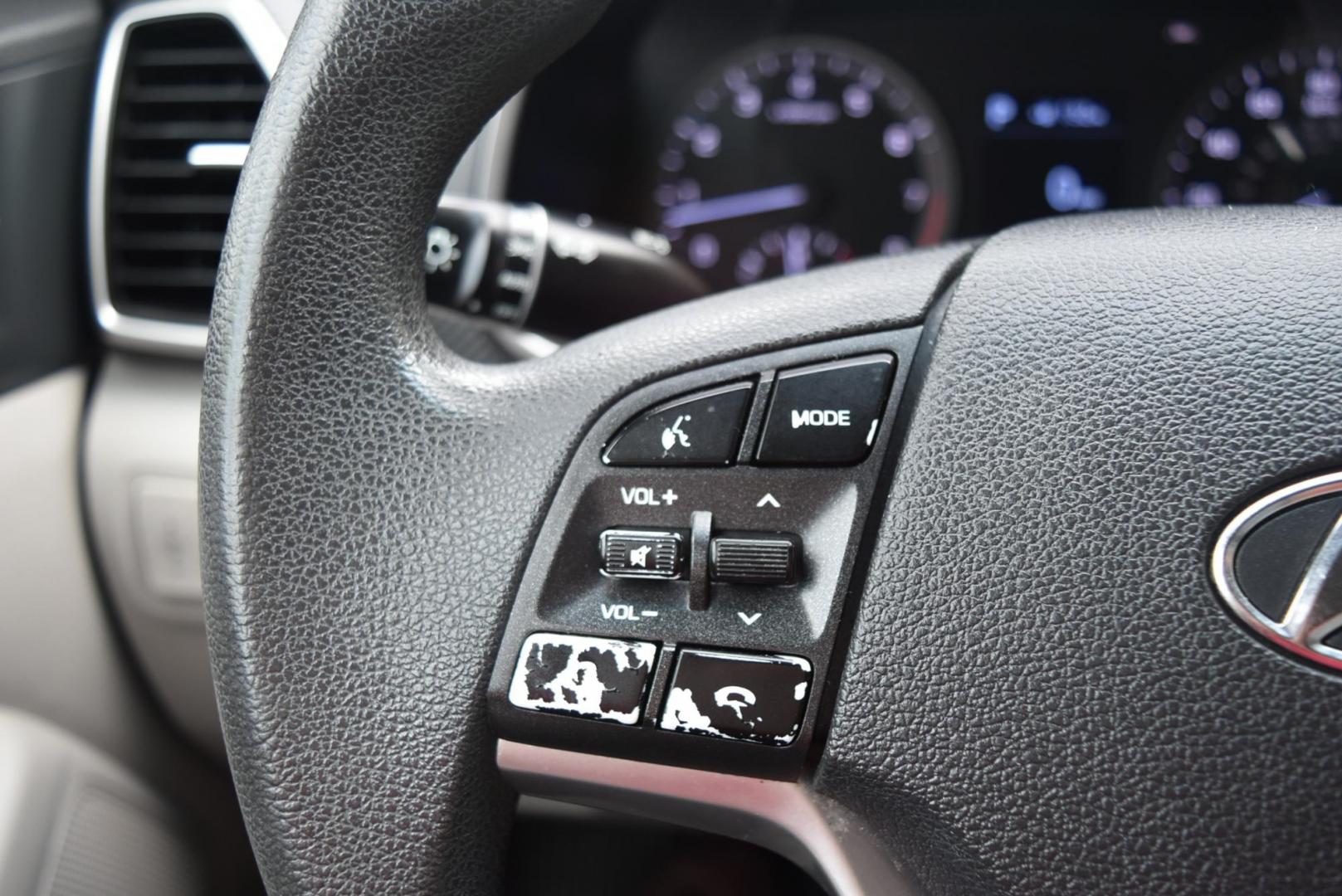 2019 White Hyundai Tucson SE (KM8J2CA4XKU) with an 2.0 L Regular Unleaded I-4 engine, 6 -Speed Automatic w/OD transmission, located at 1600 E Hwy 44, Rapid City, SD, 57703, (605) 716-7878, 44.070232, -103.171410 - Photo#17