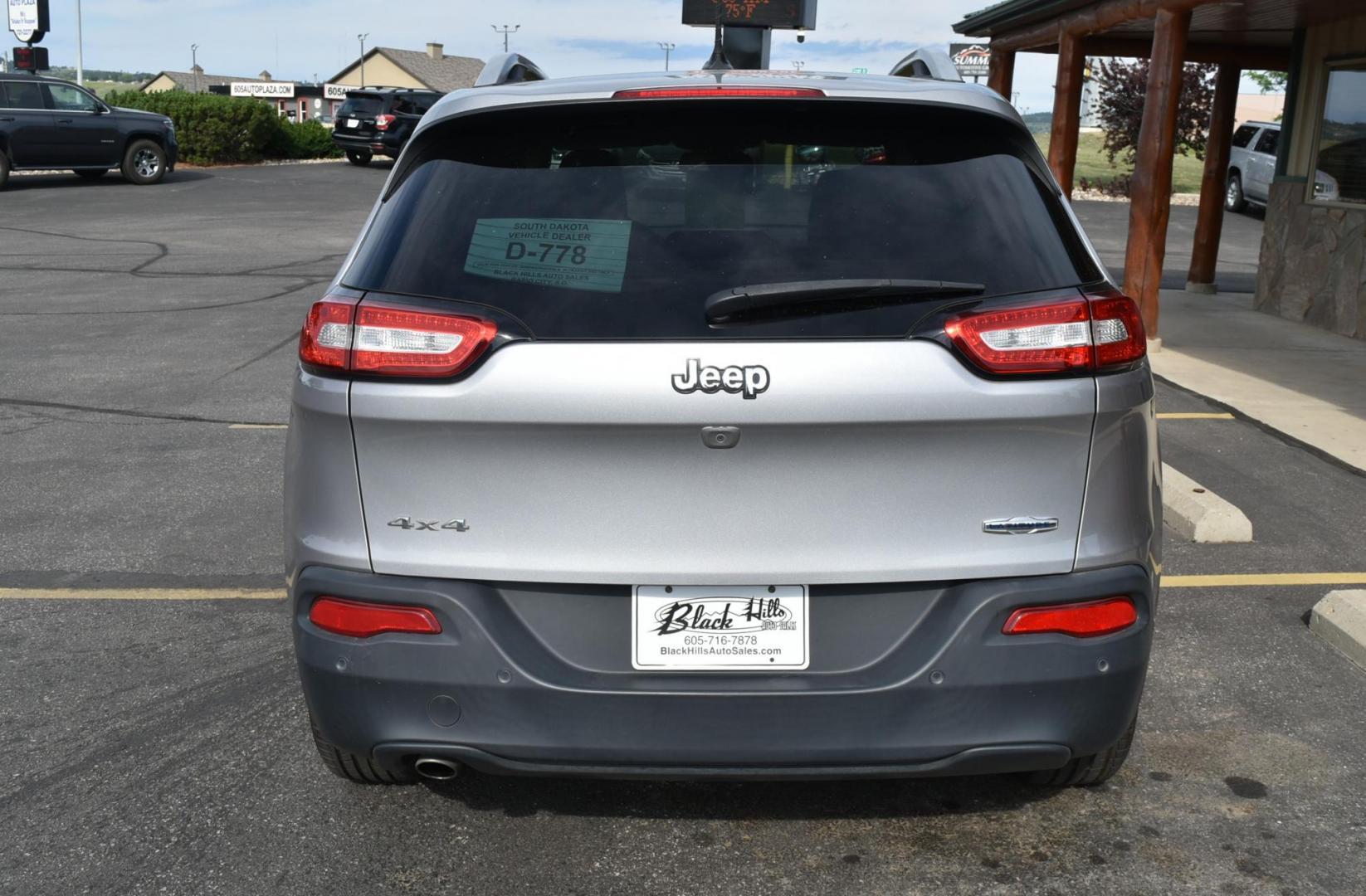 2018 Silver /Black Jeep Cherokee Latitude 4WD (1C4PJMCB6JD) with an 2.4L L4 DOHC 16V engine, 9-Speed Automatic transmission, located at 1600 E Hwy 44, Rapid City, SD, 57703, (605) 716-7878, 44.070232, -103.171410 - very nice one owner, great service, Latitude edition, - Photo#7