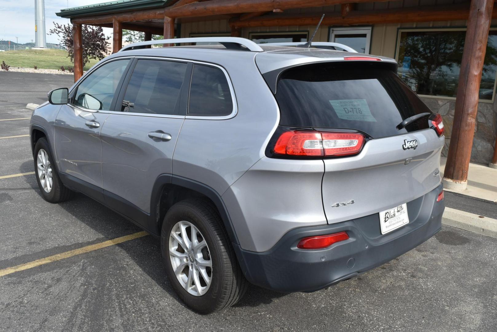 2018 Silver /Black Jeep Cherokee Latitude 4WD (1C4PJMCB6JD) with an 2.4L L4 DOHC 16V engine, 9-Speed Automatic transmission, located at 1600 E Hwy 44, Rapid City, SD, 57703, (605) 716-7878, 44.070232, -103.171410 - very nice one owner, great service, Latitude edition, - Photo#6