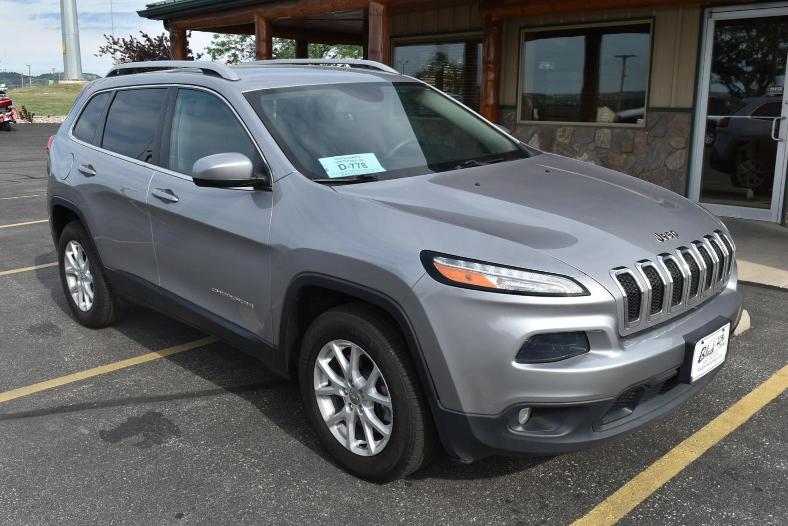 2018 Silver /Black Jeep Cherokee Latitude 4WD (1C4PJMCB6JD) with an 2.4L L4 DOHC 16V engine, 9-Speed Automatic transmission, located at 1600 E Hwy 44, Rapid City, SD, 57703, (605) 716-7878, 44.070232, -103.171410 - very nice one owner, great service, Latitude edition, - Photo#1