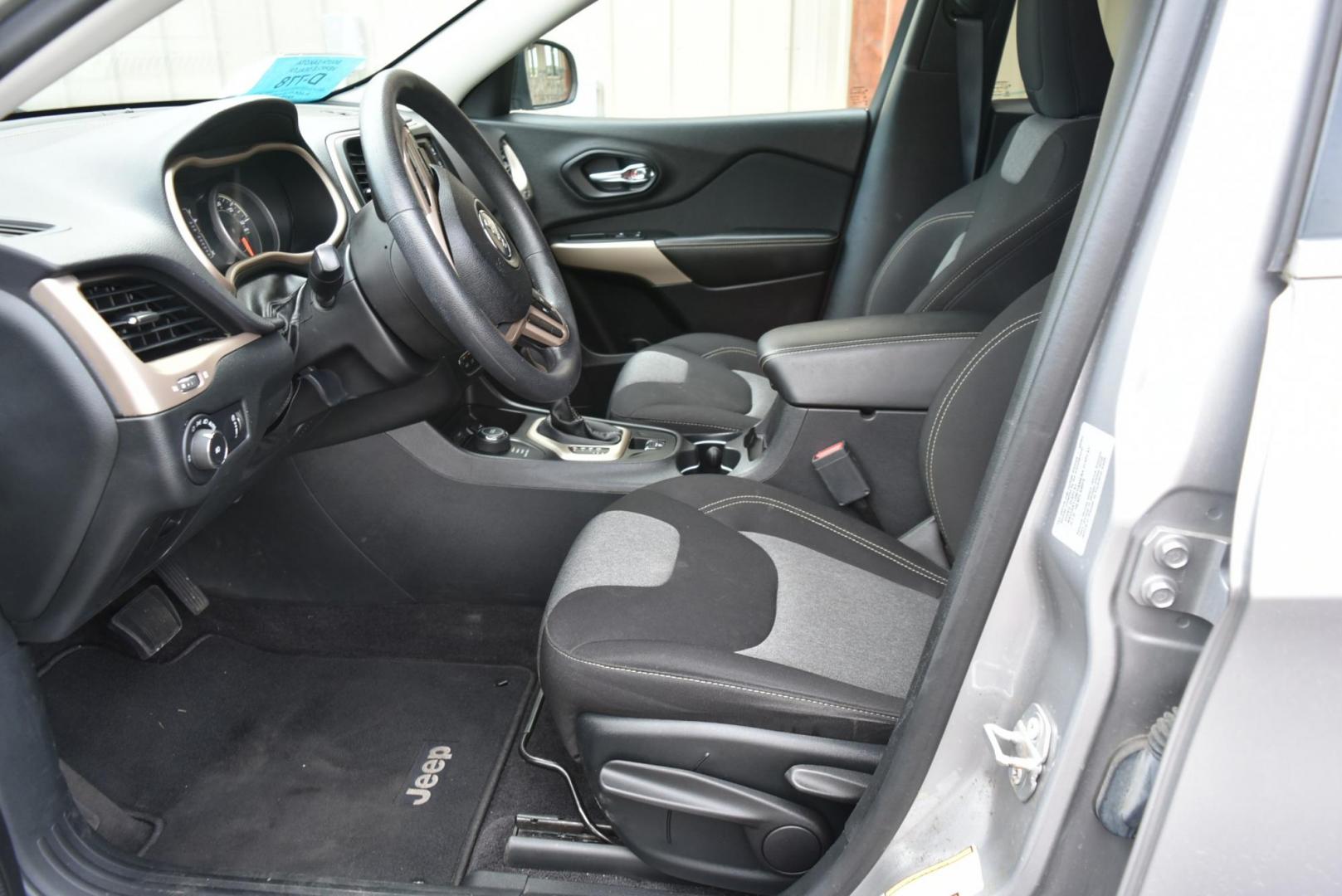 2018 Silver /Black Jeep Cherokee Latitude 4WD (1C4PJMCB6JD) with an 2.4L L4 DOHC 16V engine, 9-Speed Automatic transmission, located at 1600 E Hwy 44, Rapid City, SD, 57703, (605) 716-7878, 44.070232, -103.171410 - very nice one owner, great service, Latitude edition, - Photo#9